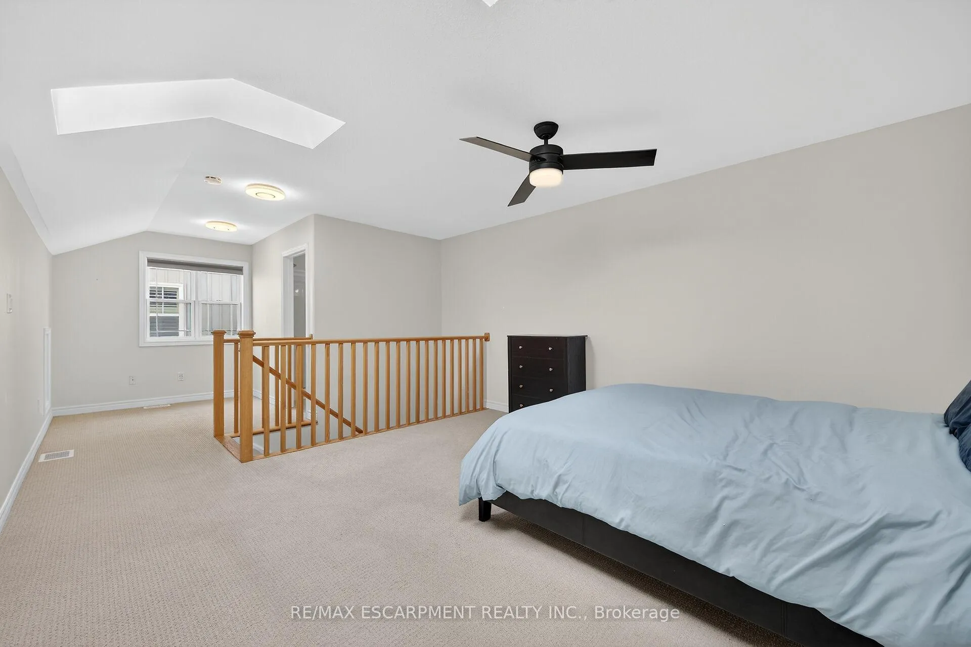 Photo 23 of 9 Chicory Crescent, St. Catharines, Haig — HOMEH