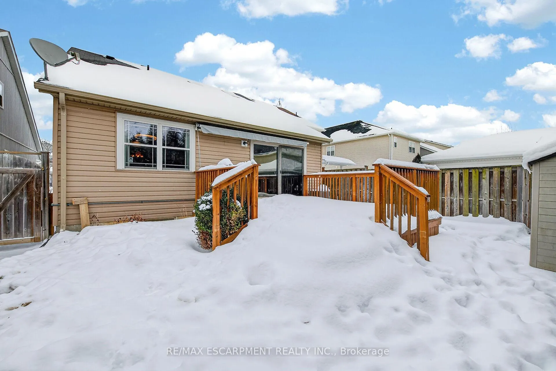 Photo 33 of 9 Chicory Crescent, St. Catharines, Haig — HOMEH