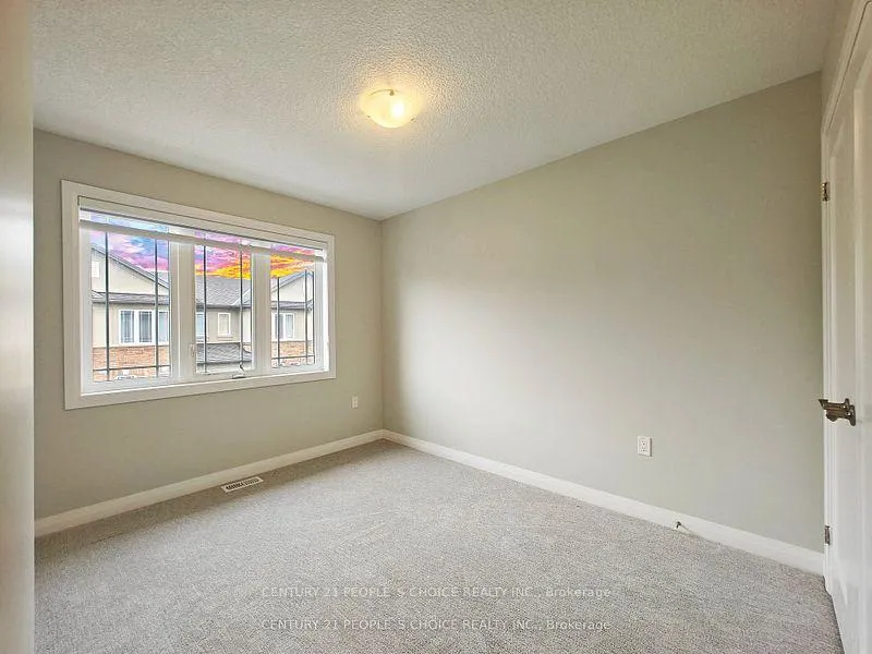 Photo 33 of 21 Aqua Lane, Hamilton, Rural Glanbrook — HOMEH