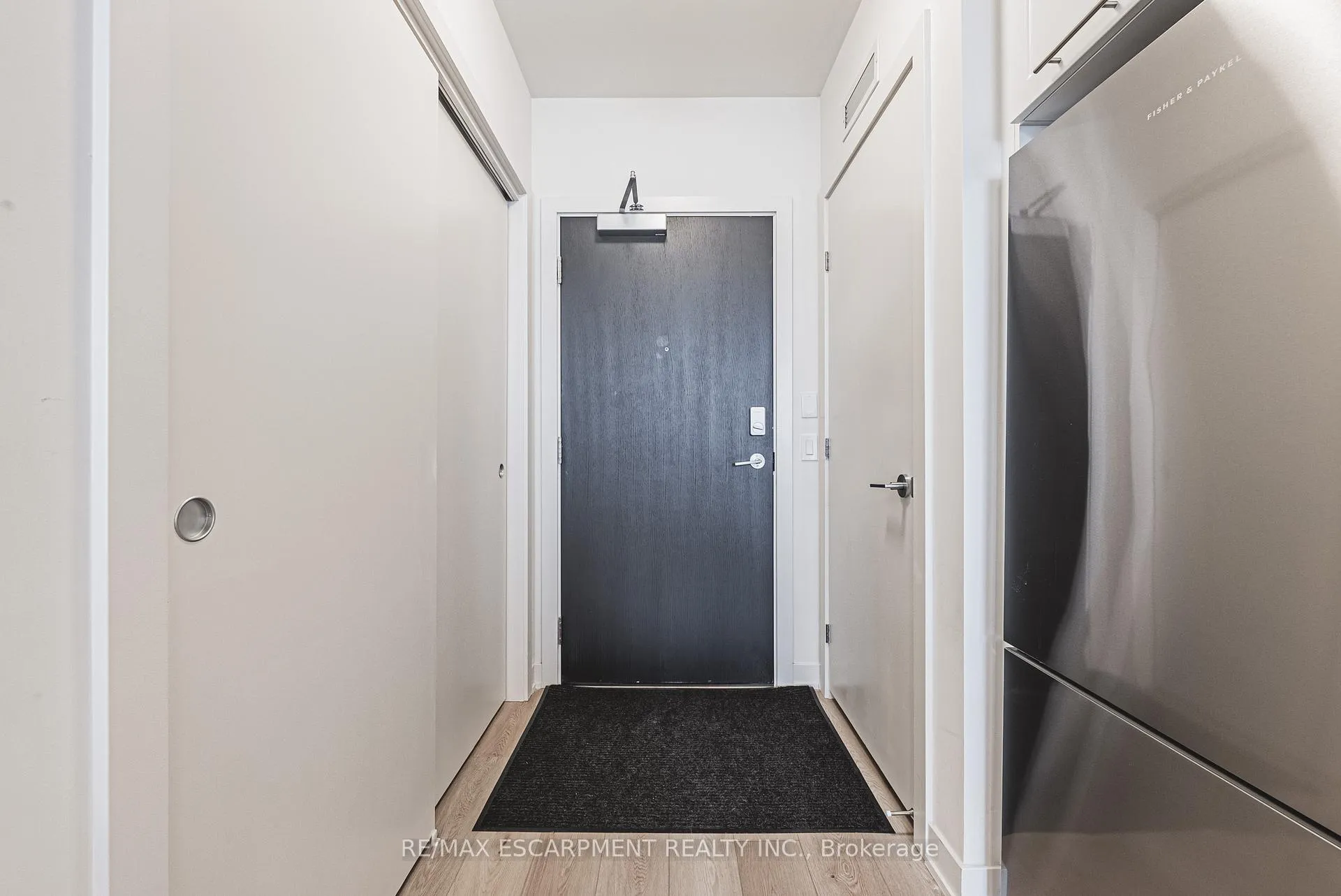 Photo 4 of Unit 1710, 385 Winston Road, Grimsby, Grimsby Beach — HOMEH