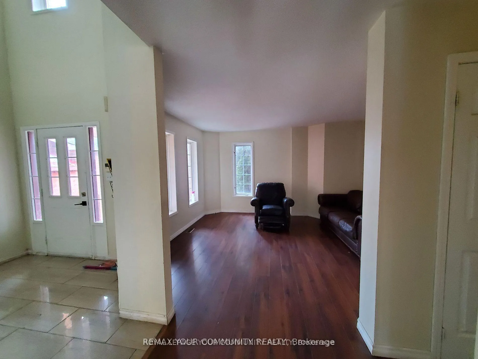 Photo 3 of 156 Loon Avenue, Barrie, Painswick South — HOMEH