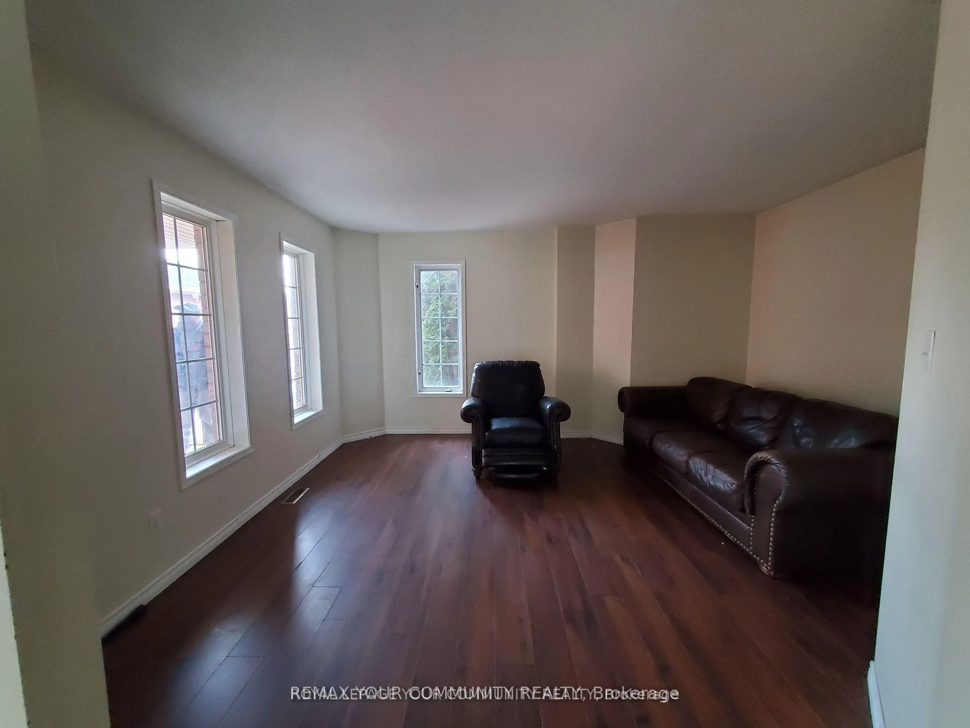 Photo 5 of 156 Loon Avenue, Barrie, Painswick South — HOMEH