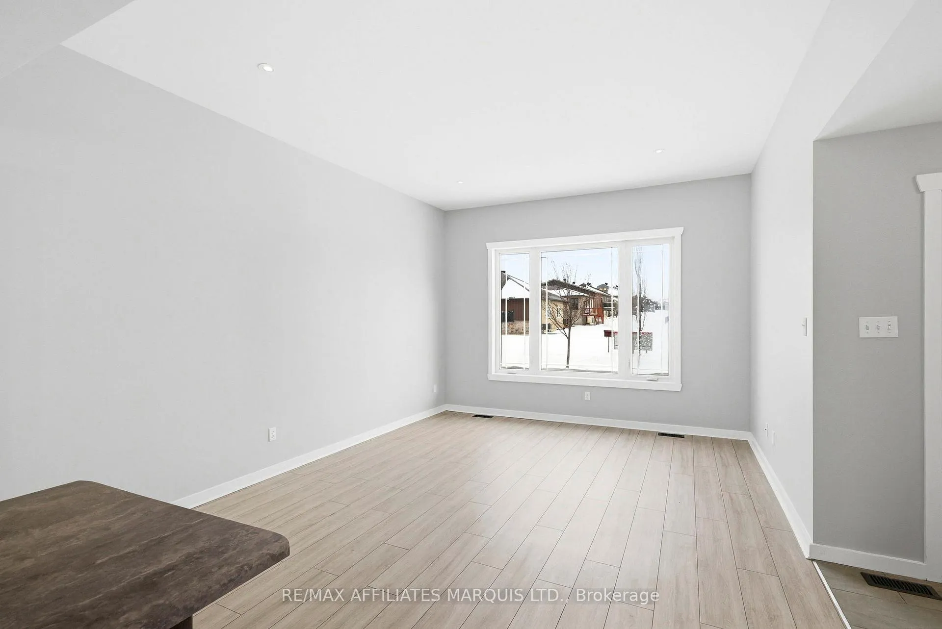 Photo 5 of 92 Butternut Drive, Cornwall — HOMEH