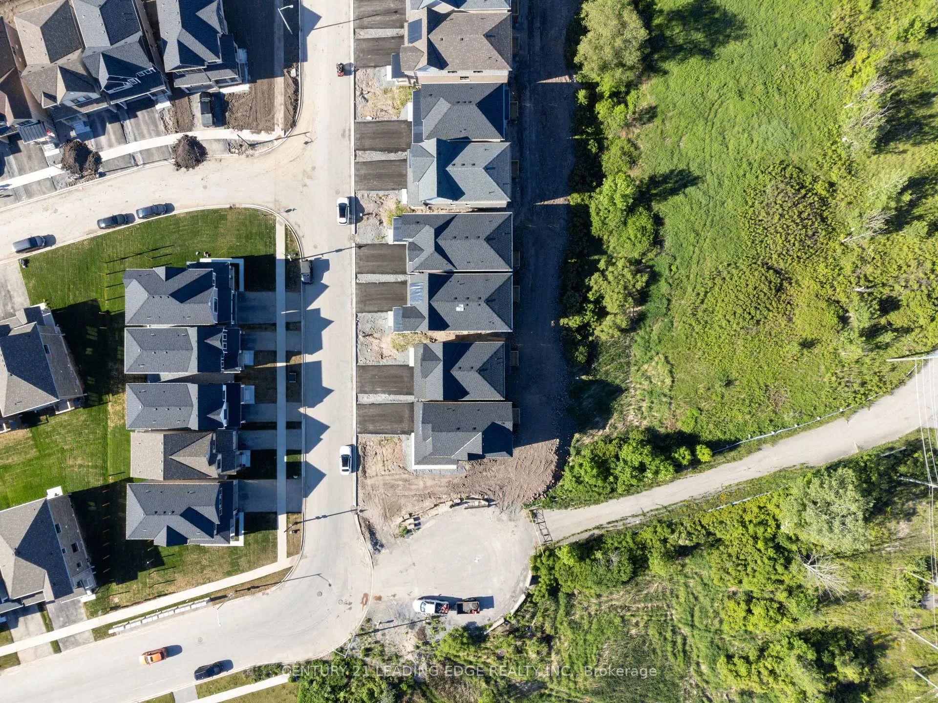 Photo 3 of 20 Aviron Crescent, Welland, Dain City — HOMEH