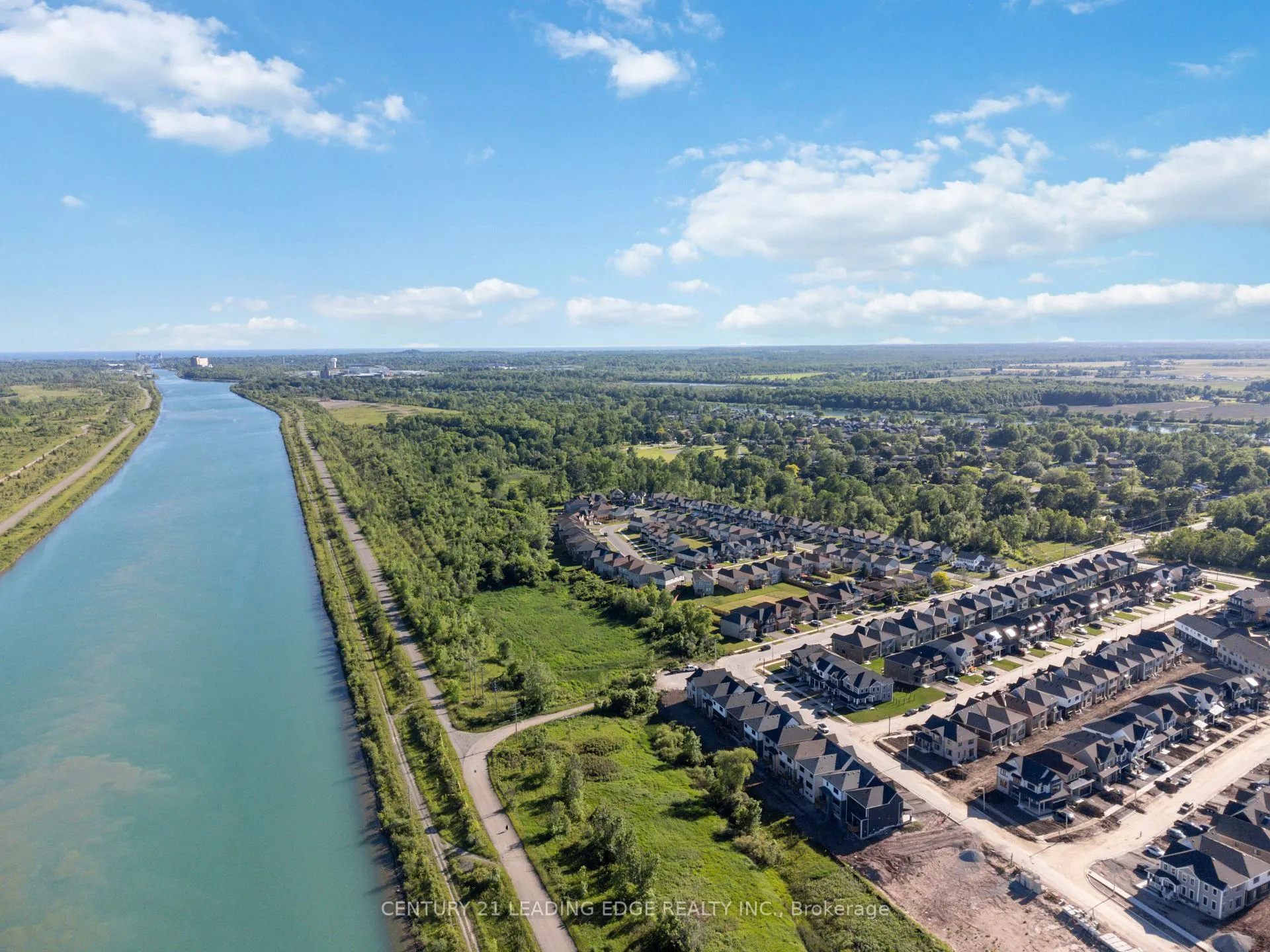 Photo 5 of 20 Aviron Crescent, Welland, Dain City — HOMEH