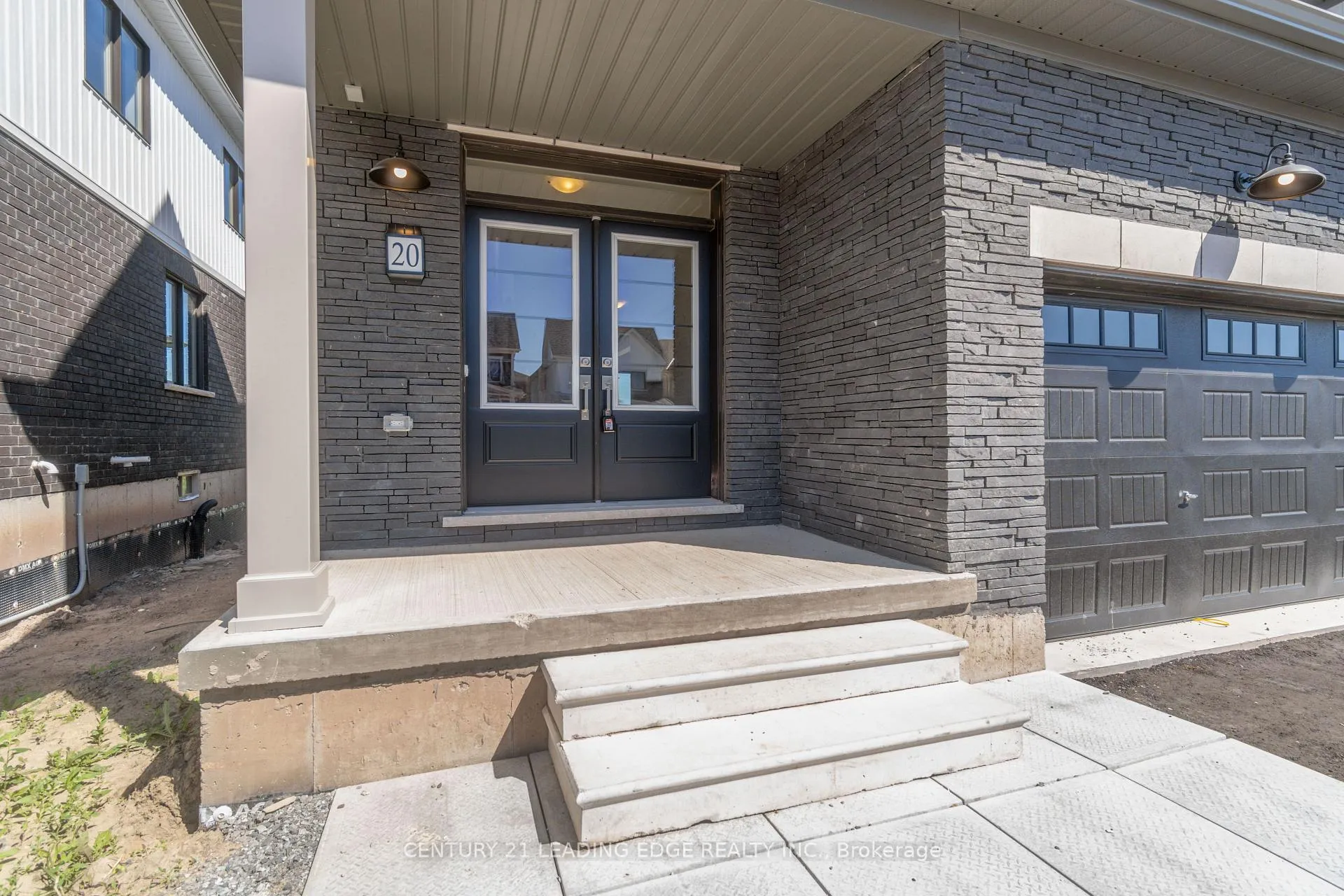Photo 6 of 20 Aviron Crescent, Welland, Dain City — HOMEH