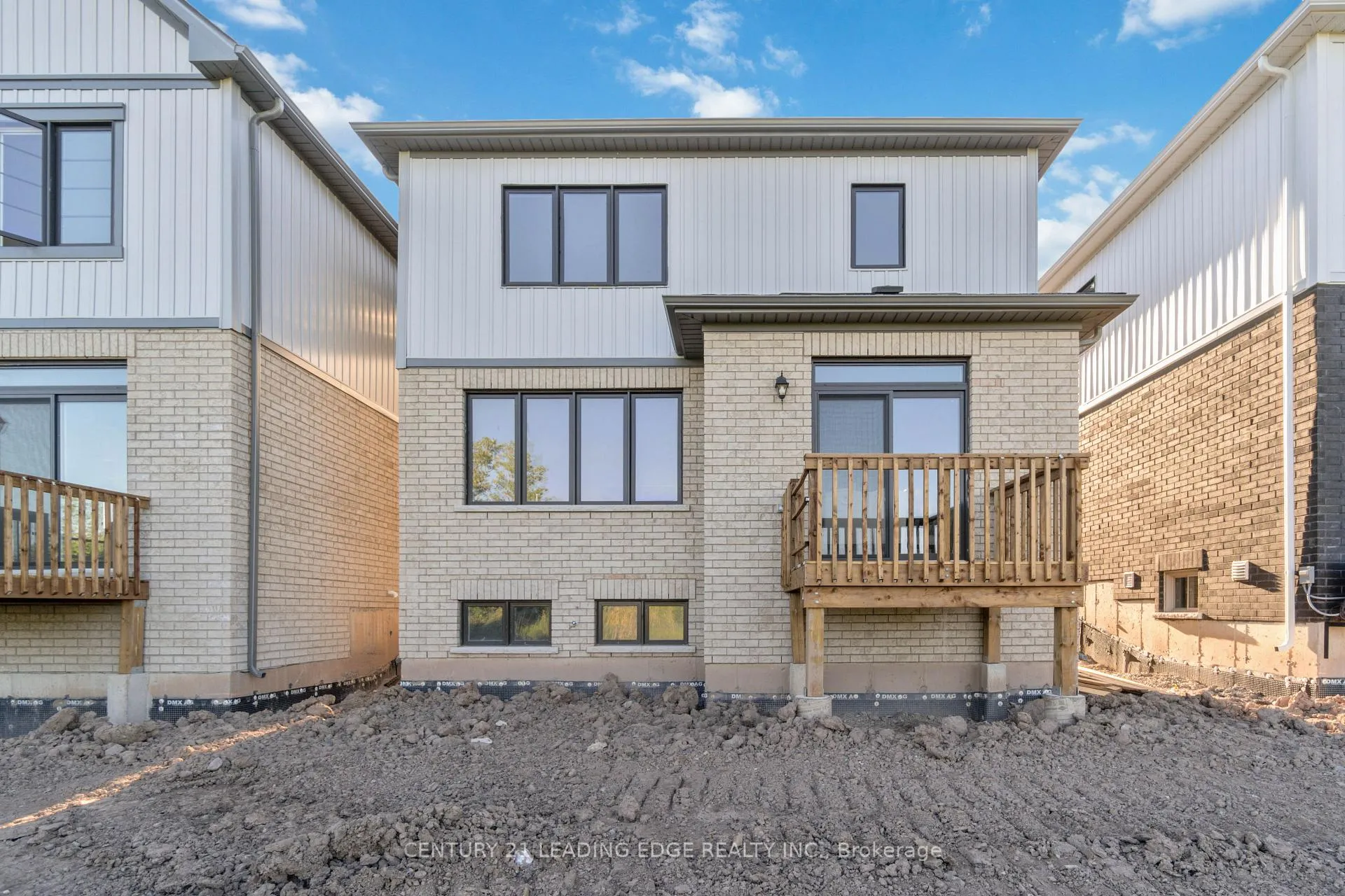 Photo 22 of 20 Aviron Crescent, Welland, Dain City — HOMEH