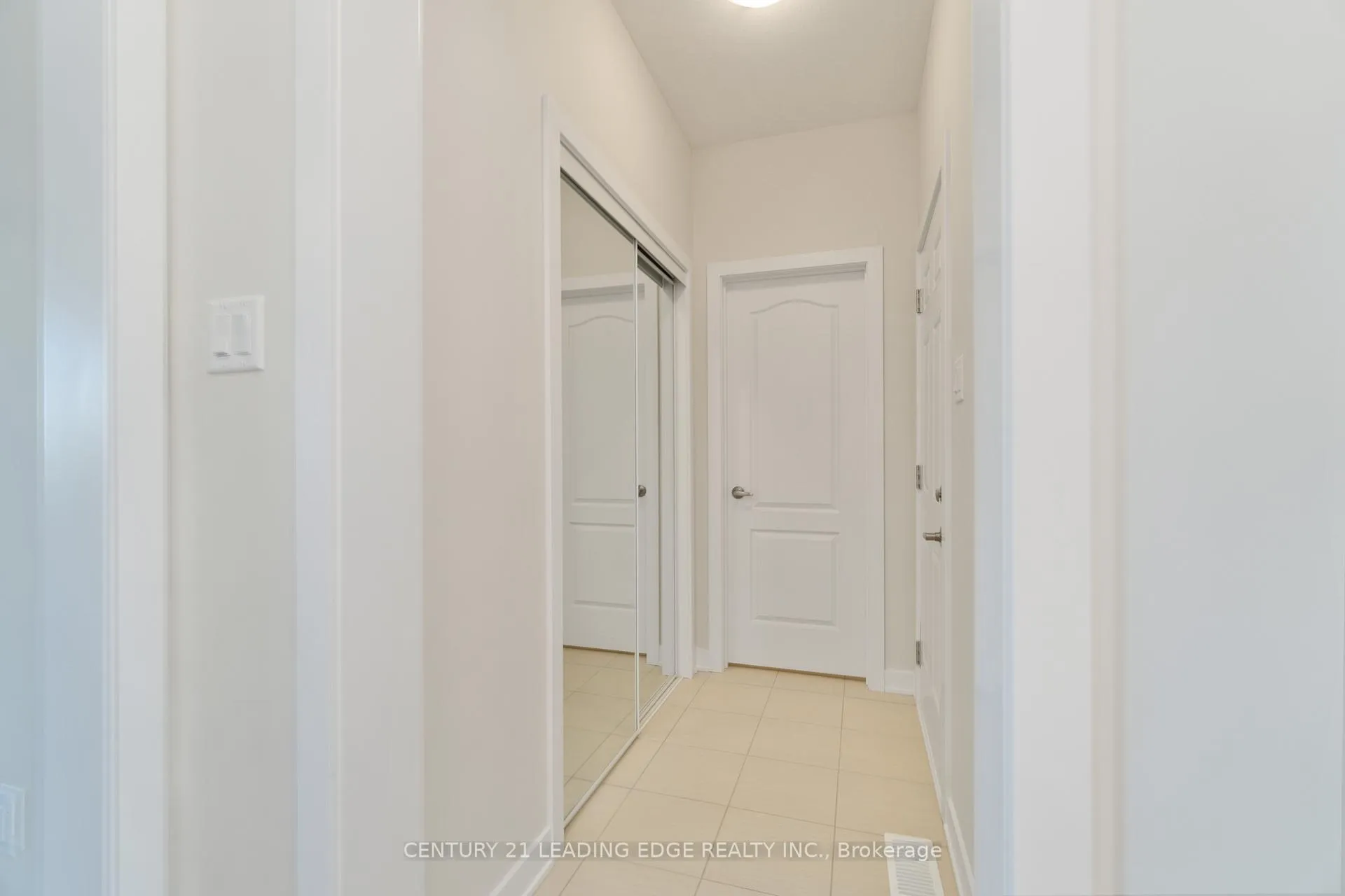 Photo 23 of 20 Aviron Crescent, Welland, Dain City — HOMEH