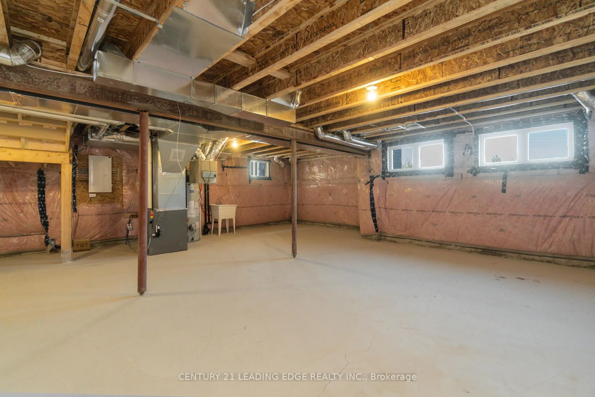 Photo 41 of 20 Aviron Crescent, Welland, Dain City — HOMEH