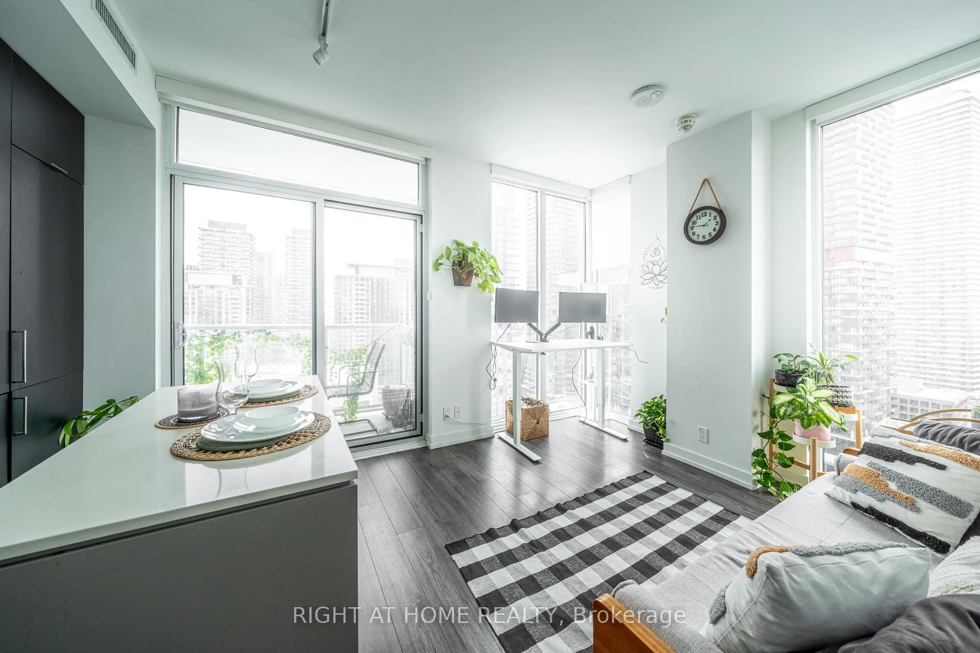 Photo 1 of Unit 1806, 33 Helendale Avenue, Toronto, Yonge-Eglinton — HOMEH