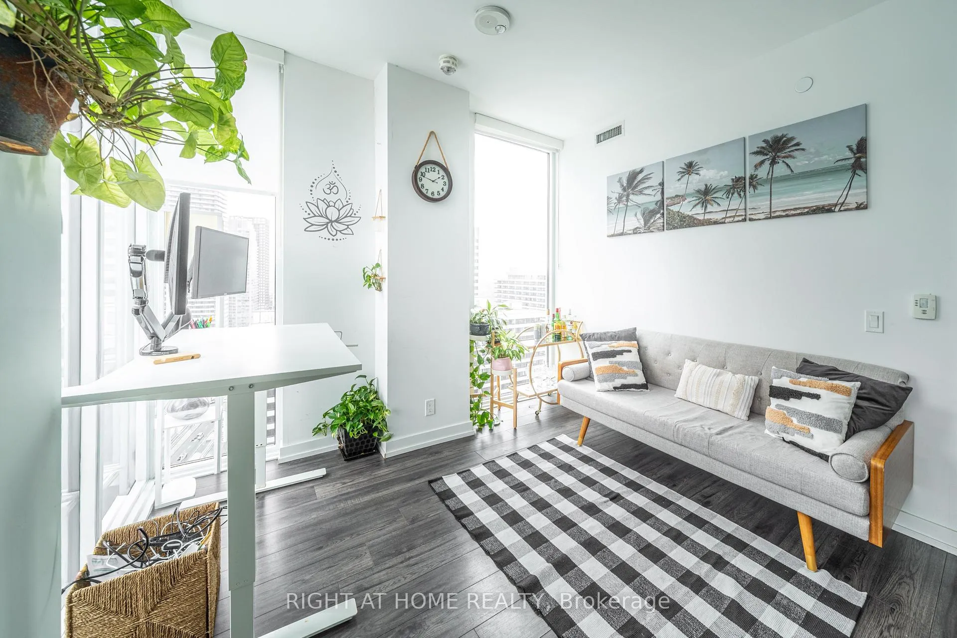Photo 6 of Unit 1806, 33 Helendale Avenue, Toronto, Yonge-Eglinton — HOMEH