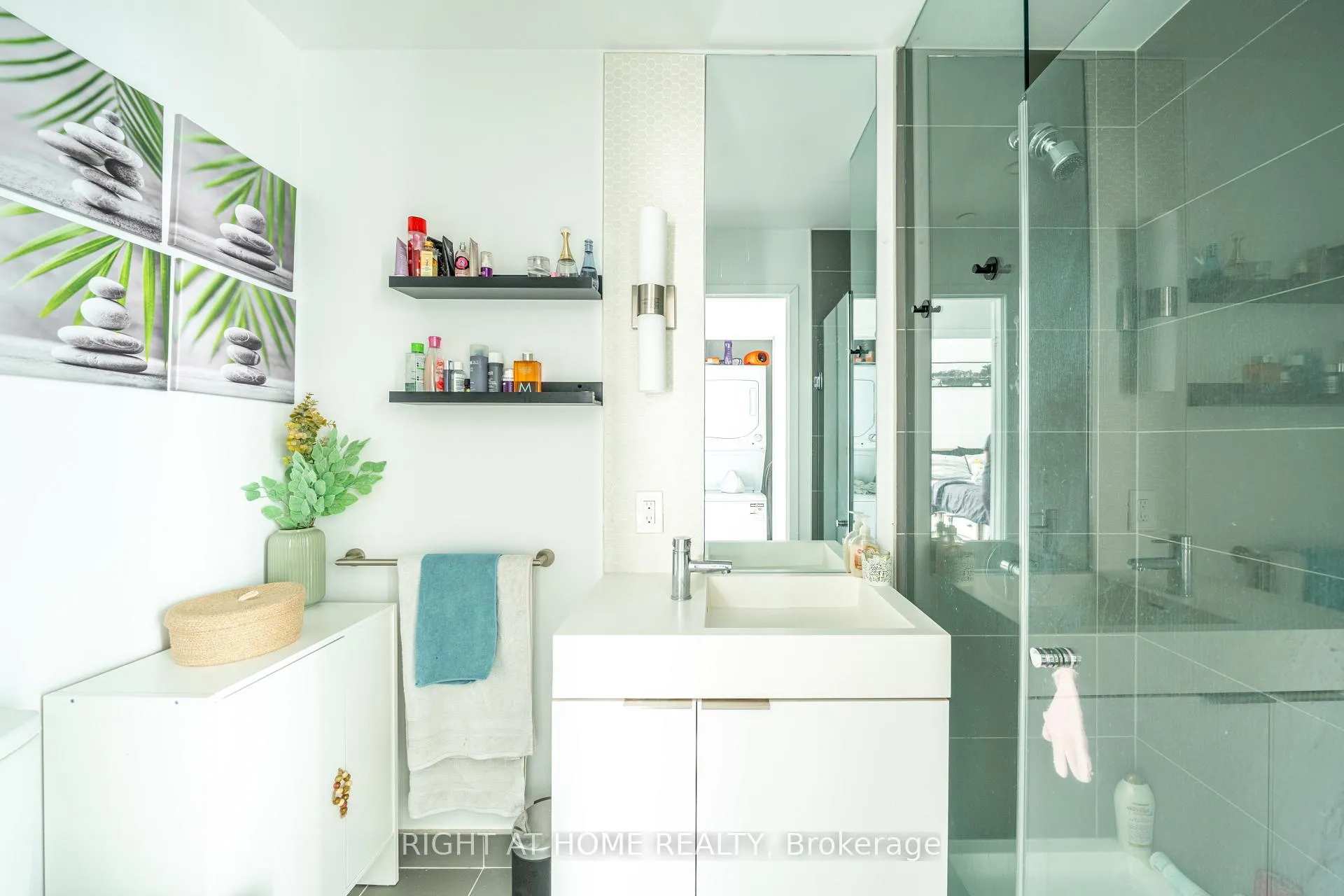 Photo 15 of Unit 1806, 33 Helendale Avenue, Toronto, Yonge-Eglinton — HOMEH