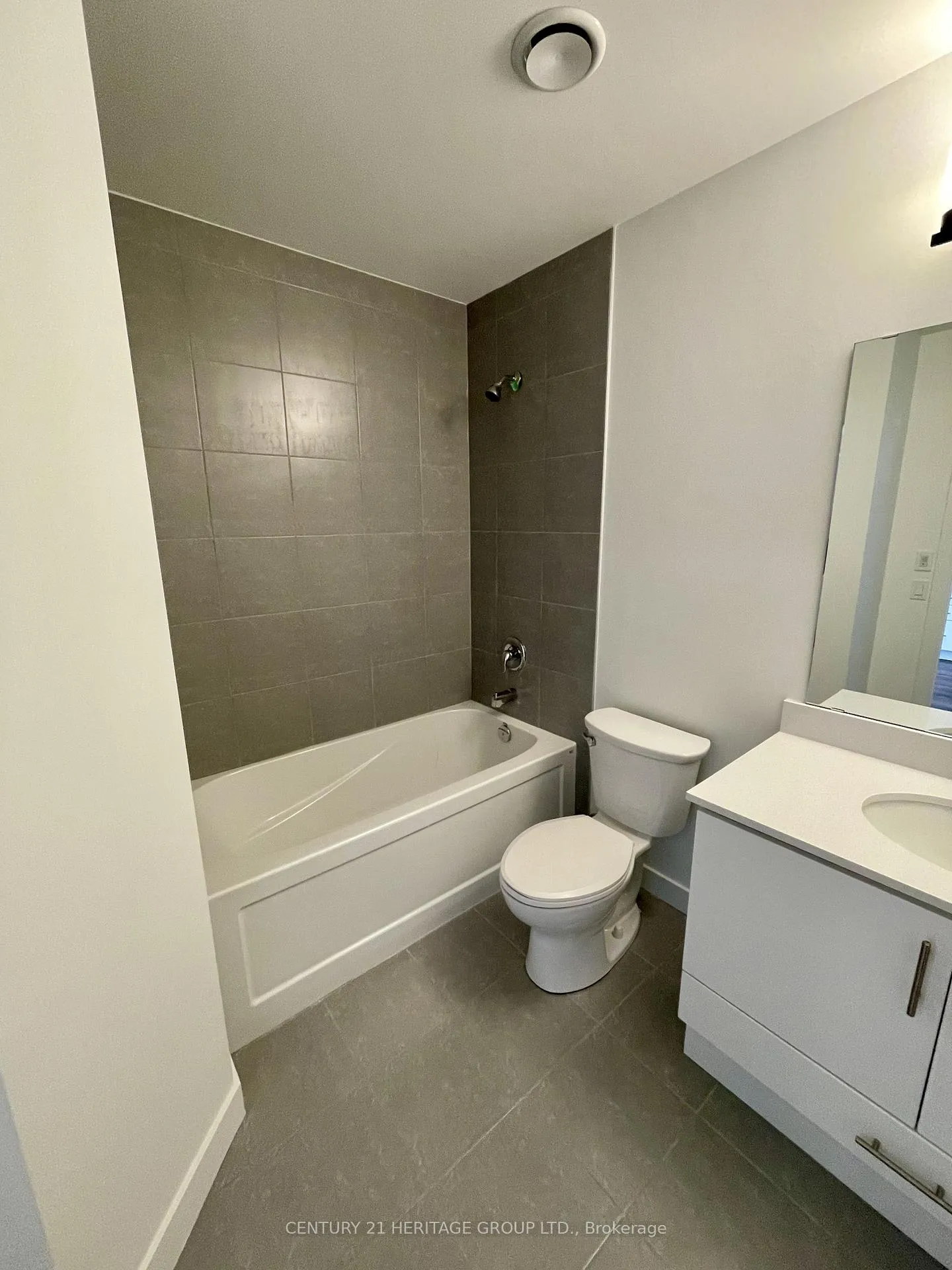 Photo 4 of Unit 914, 461 Green Road, Hamilton, Lakeshore — HOMEH