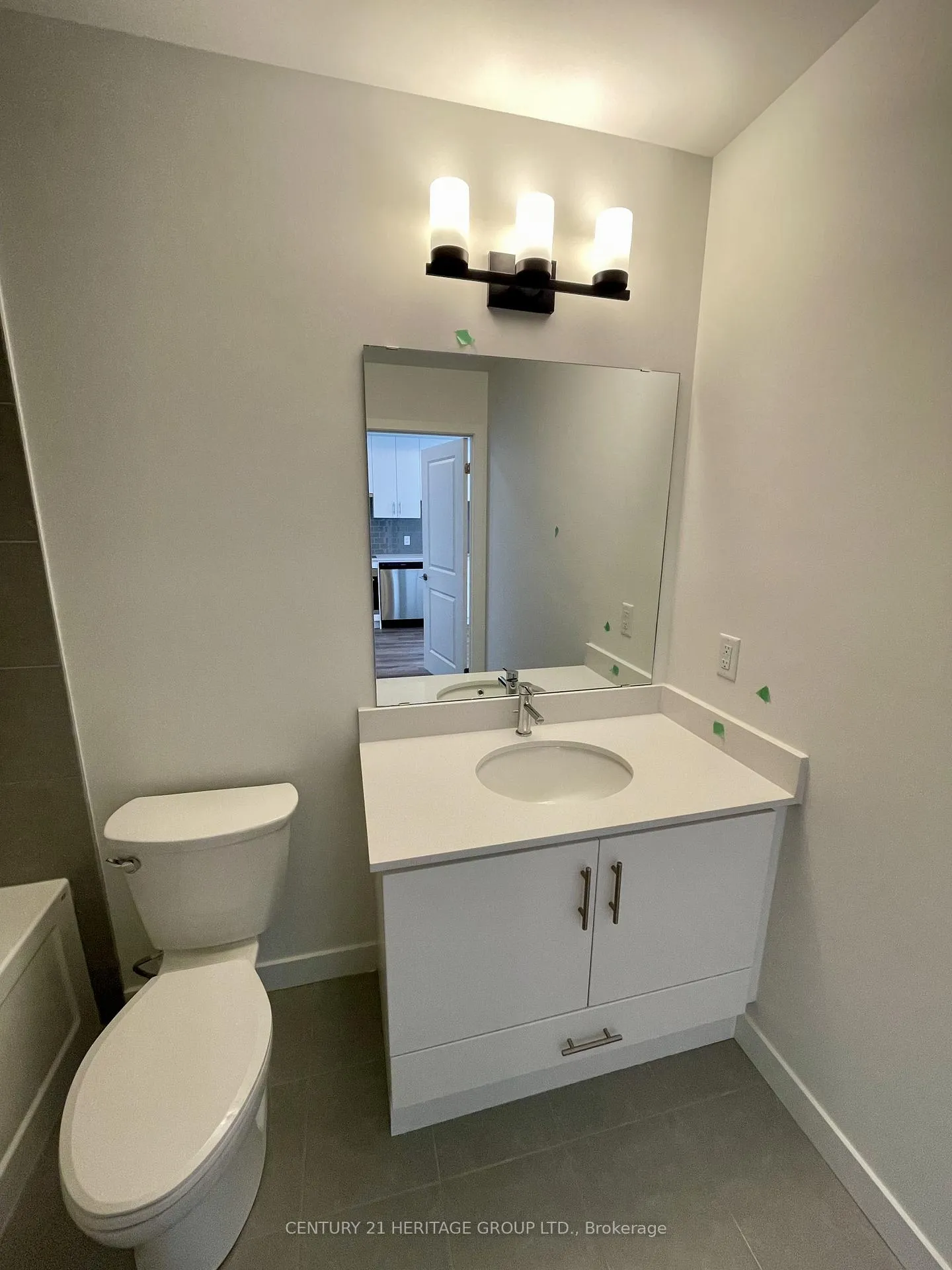 Photo 6 of Unit 914, 461 Green Road, Hamilton, Lakeshore — HOMEH