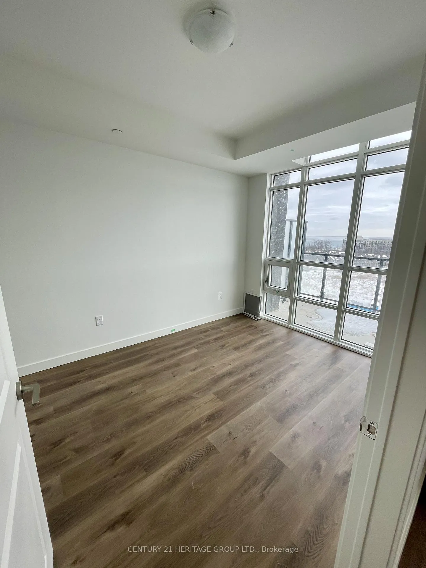 Photo 7 of Unit 914, 461 Green Road, Hamilton, Lakeshore — HOMEH