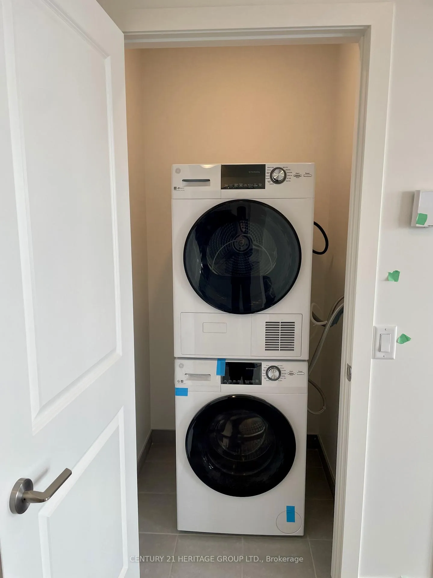 Photo 9 of Unit 914, 461 Green Road, Hamilton, Lakeshore — HOMEH