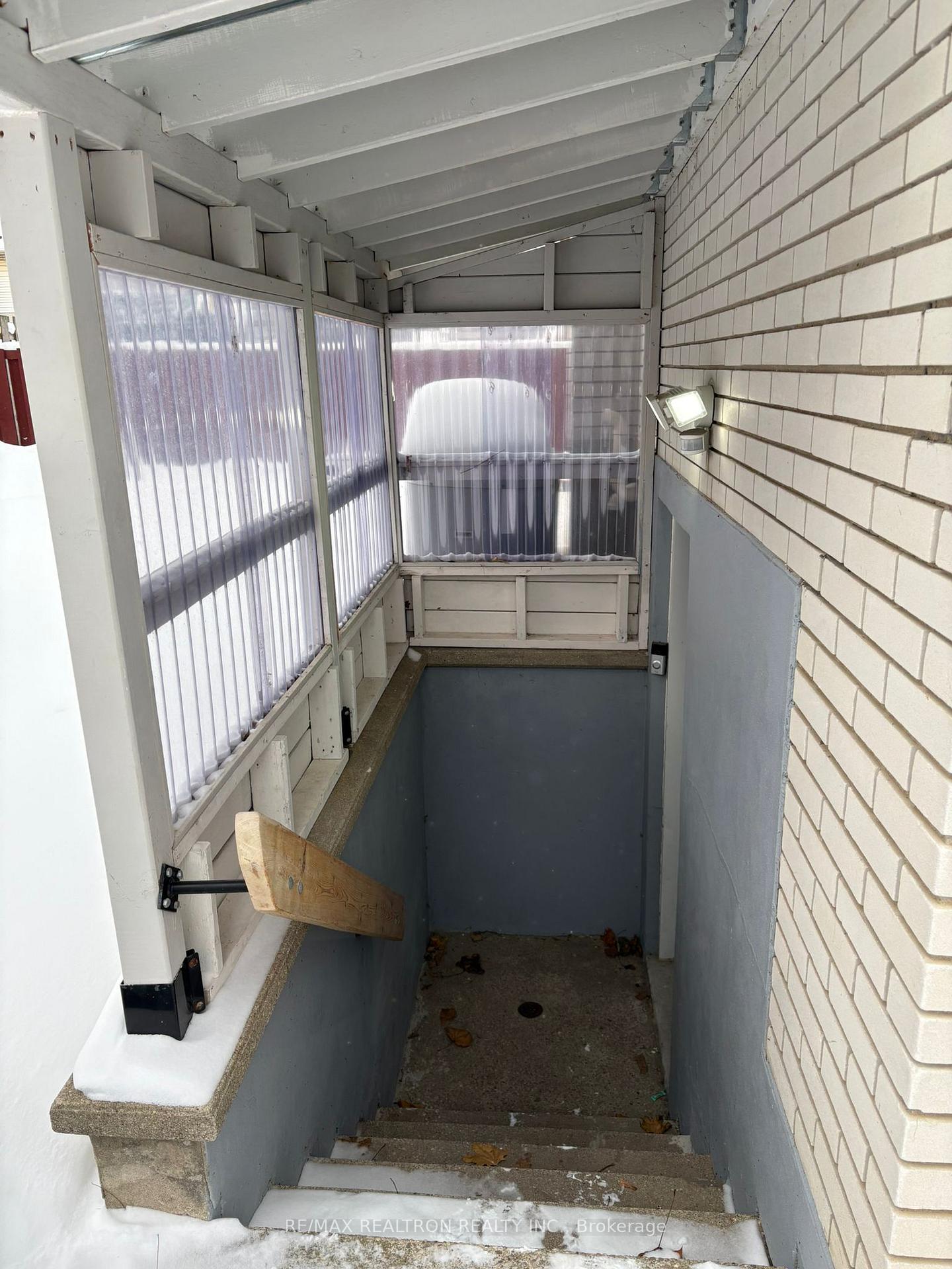 Photo 2 of Unit Lower, 22 Lonsdale Drive, Guelph, Riverside Park — HOMEH