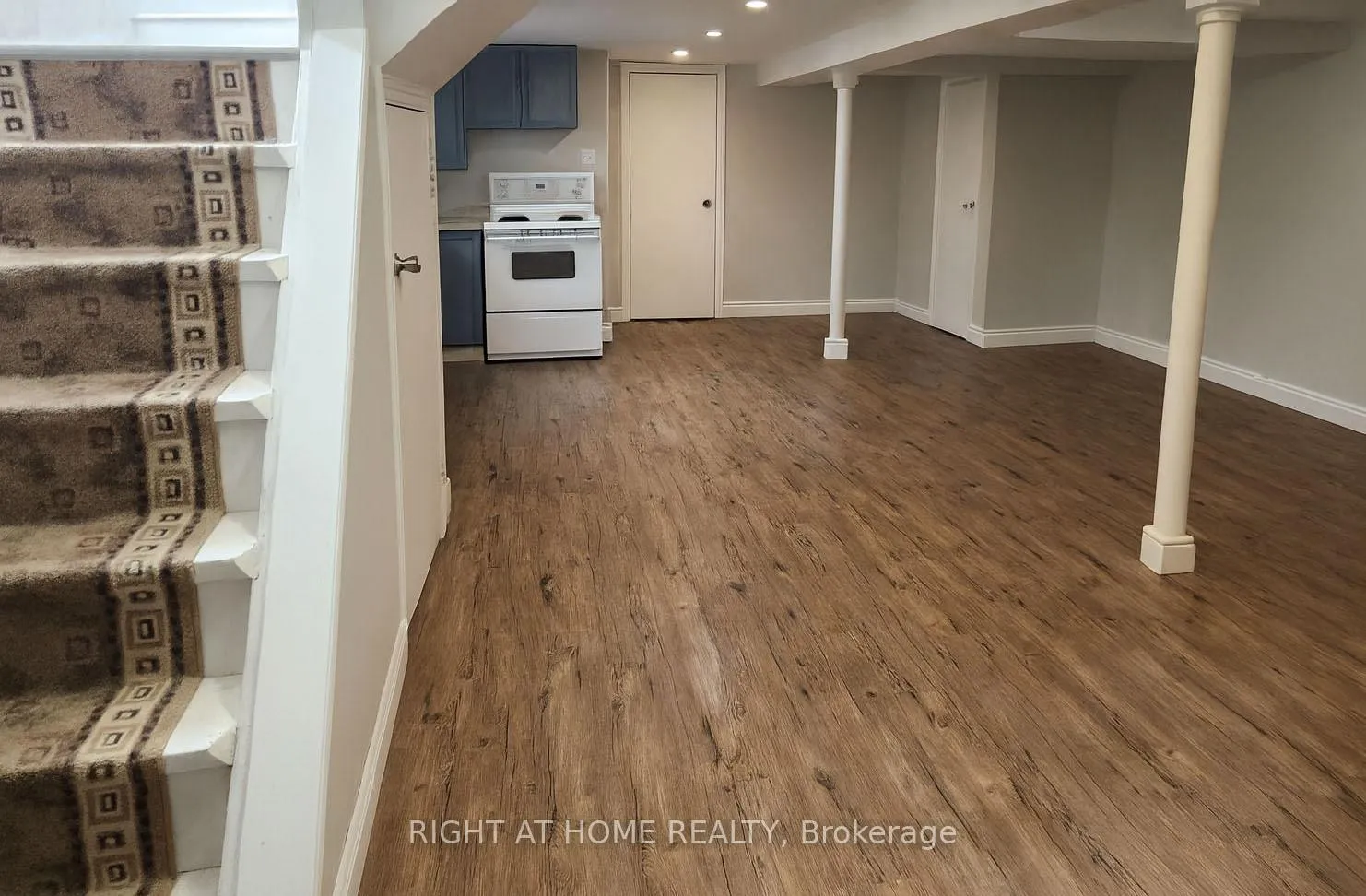 Photo 5 of 6 Thorncroft Crescent, Ajax, South East — HOMEH