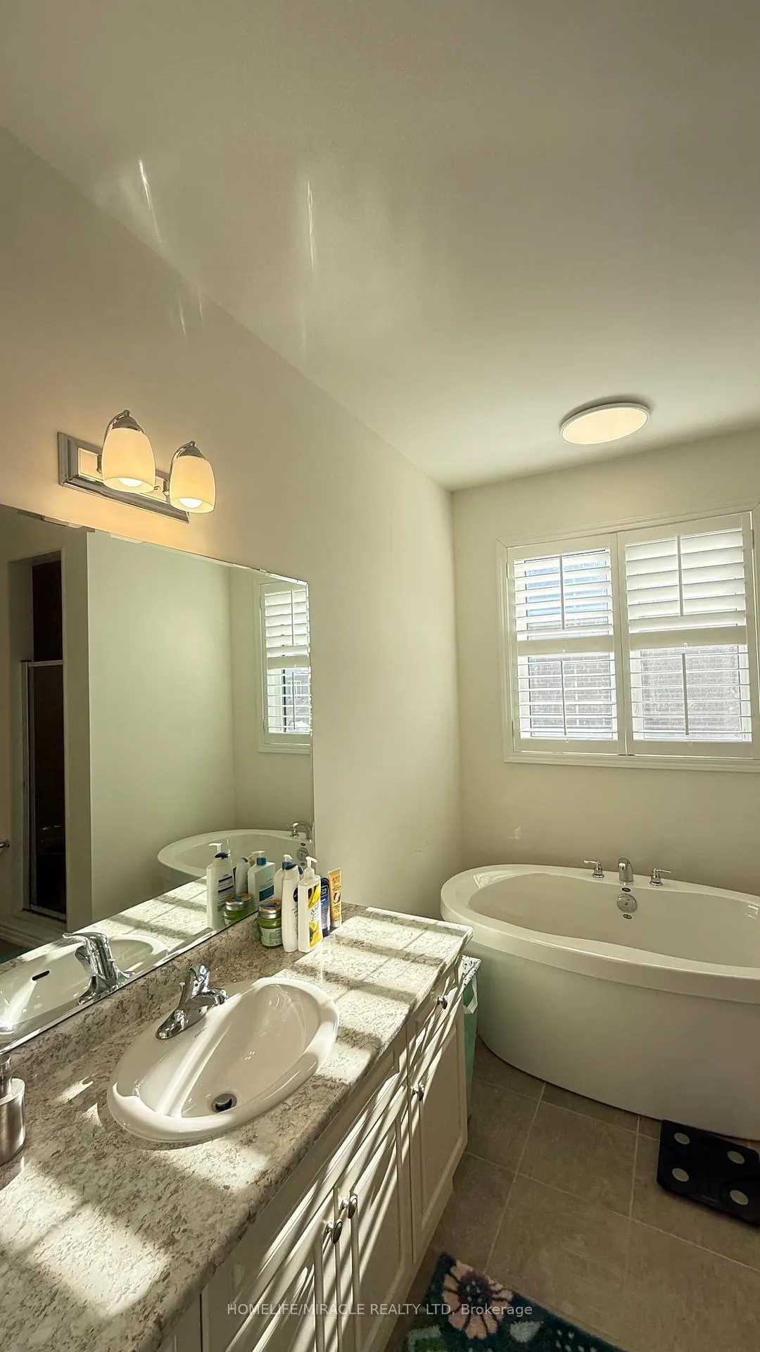 Photo 8 of 1370 rose Way, Milton, Cobban — HOMEH