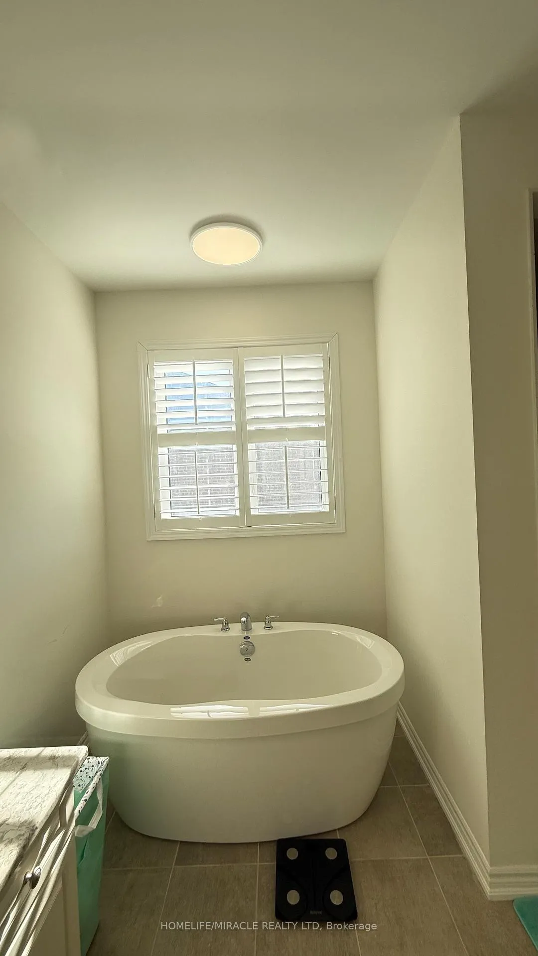 Photo 9 of 1370 rose Way, Milton, Cobban — HOMEH