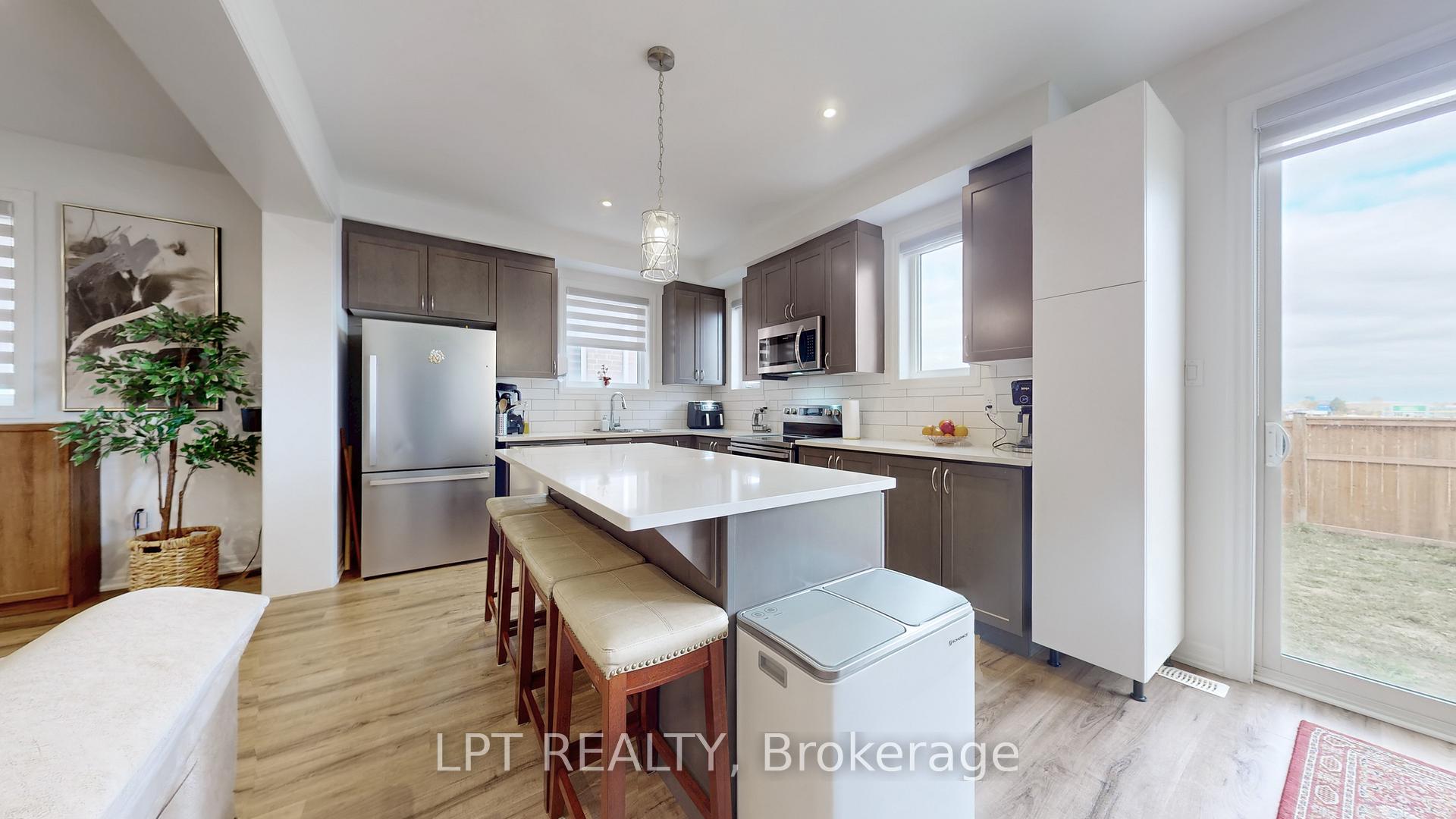 Photo 9 of 131 Histand Trail, Kitchener — HOMEH