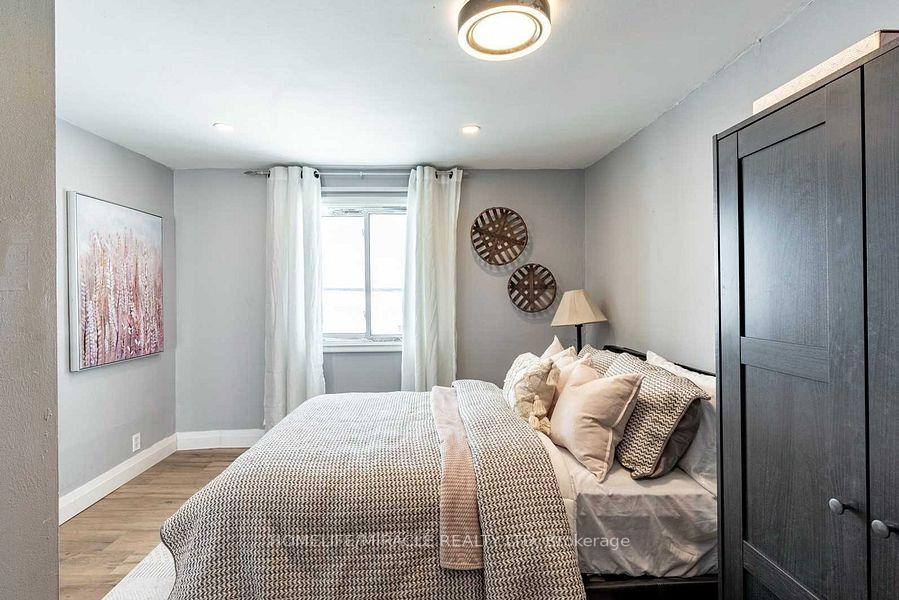 Photo 4 of Unit B, 130 Davis Road, King, Rural King — HOMEH