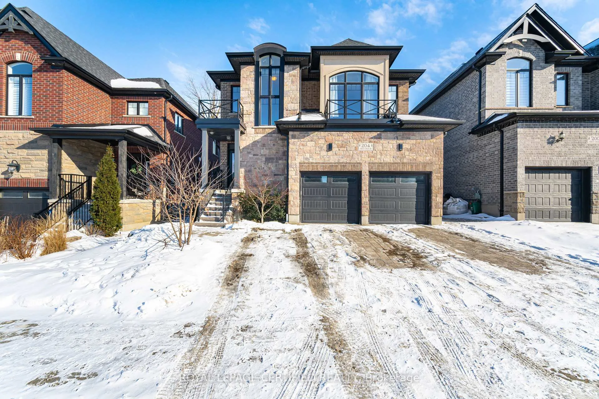 Front of 204 Forest Creek Drive
