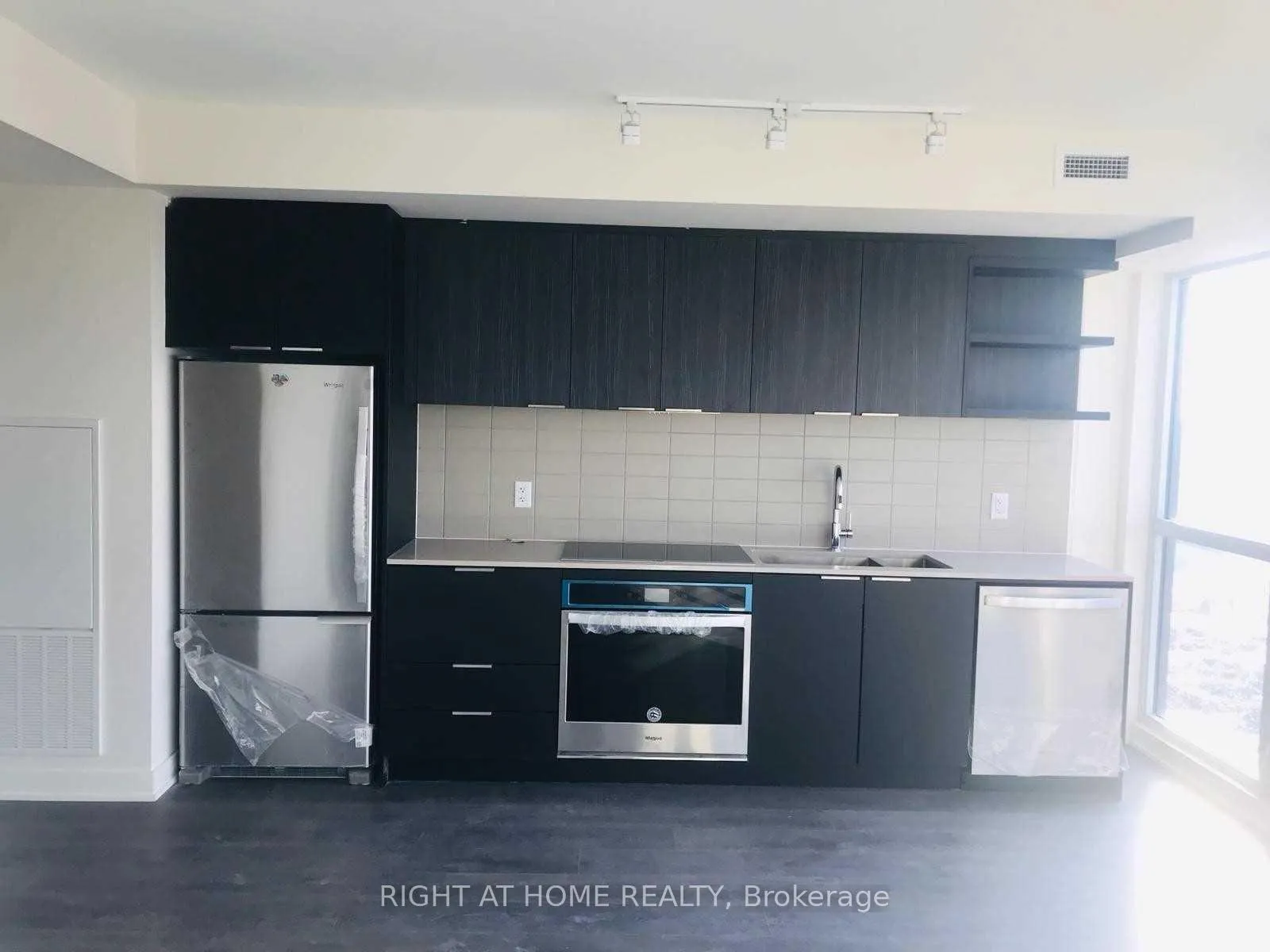Photo 7 of Unit 16, 6 Sonic Way, Toronto, Flemingdon Park — HOMEH