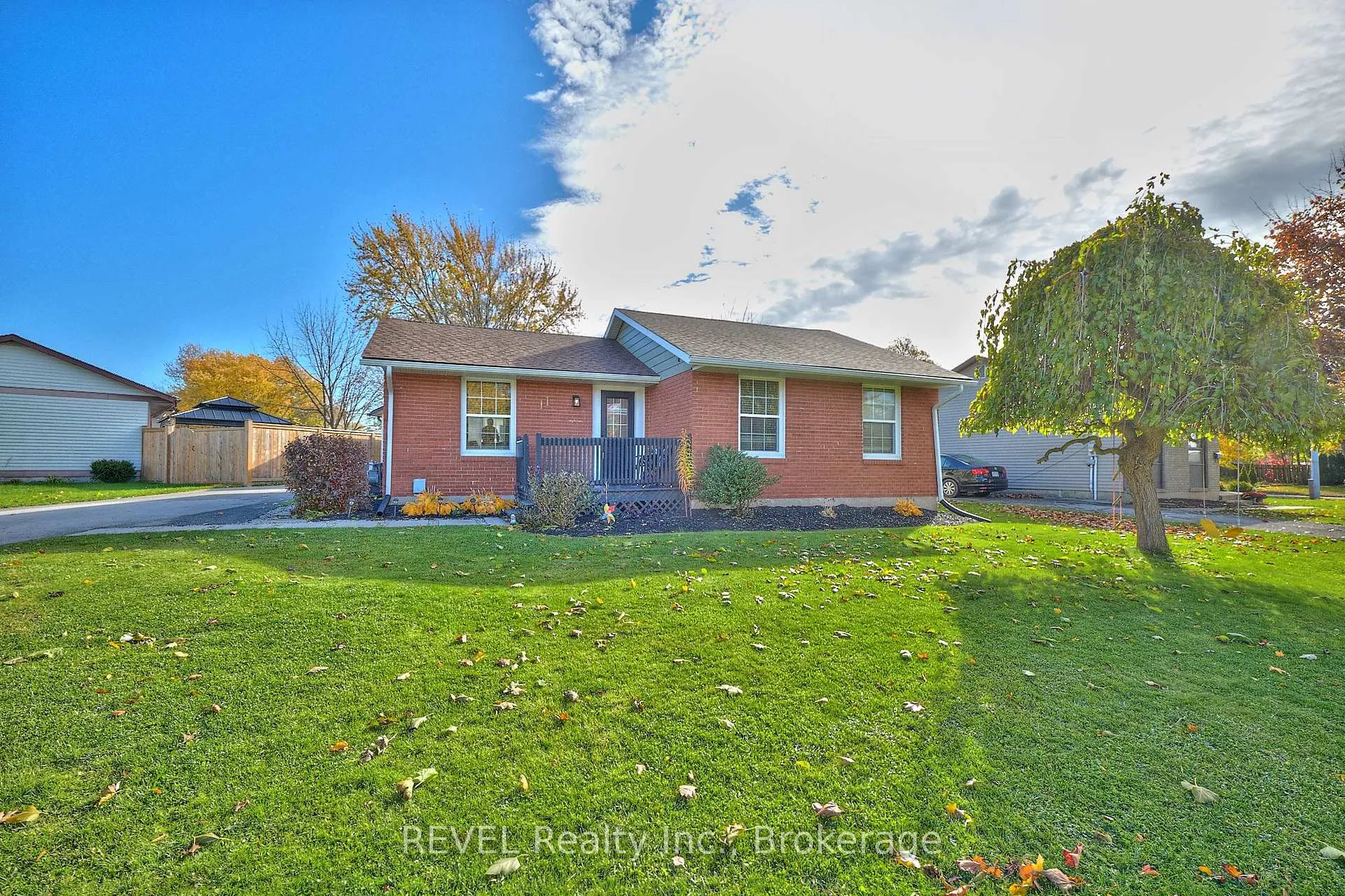 Photo 7 of 11 Newleaf Crescent, Welland, N. Welland — HOMEH