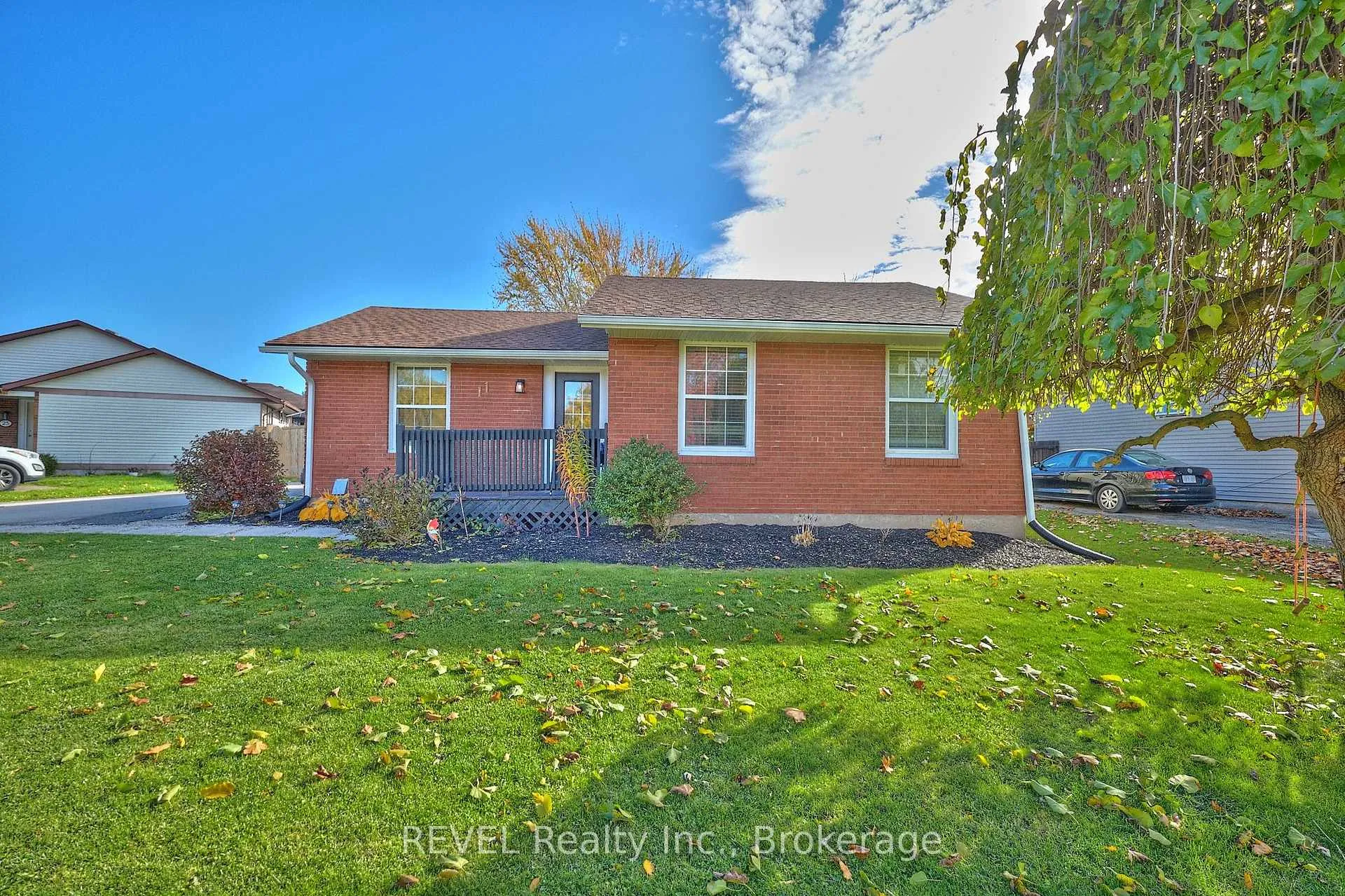 Photo 8 of 11 Newleaf Crescent, Welland, N. Welland — HOMEH