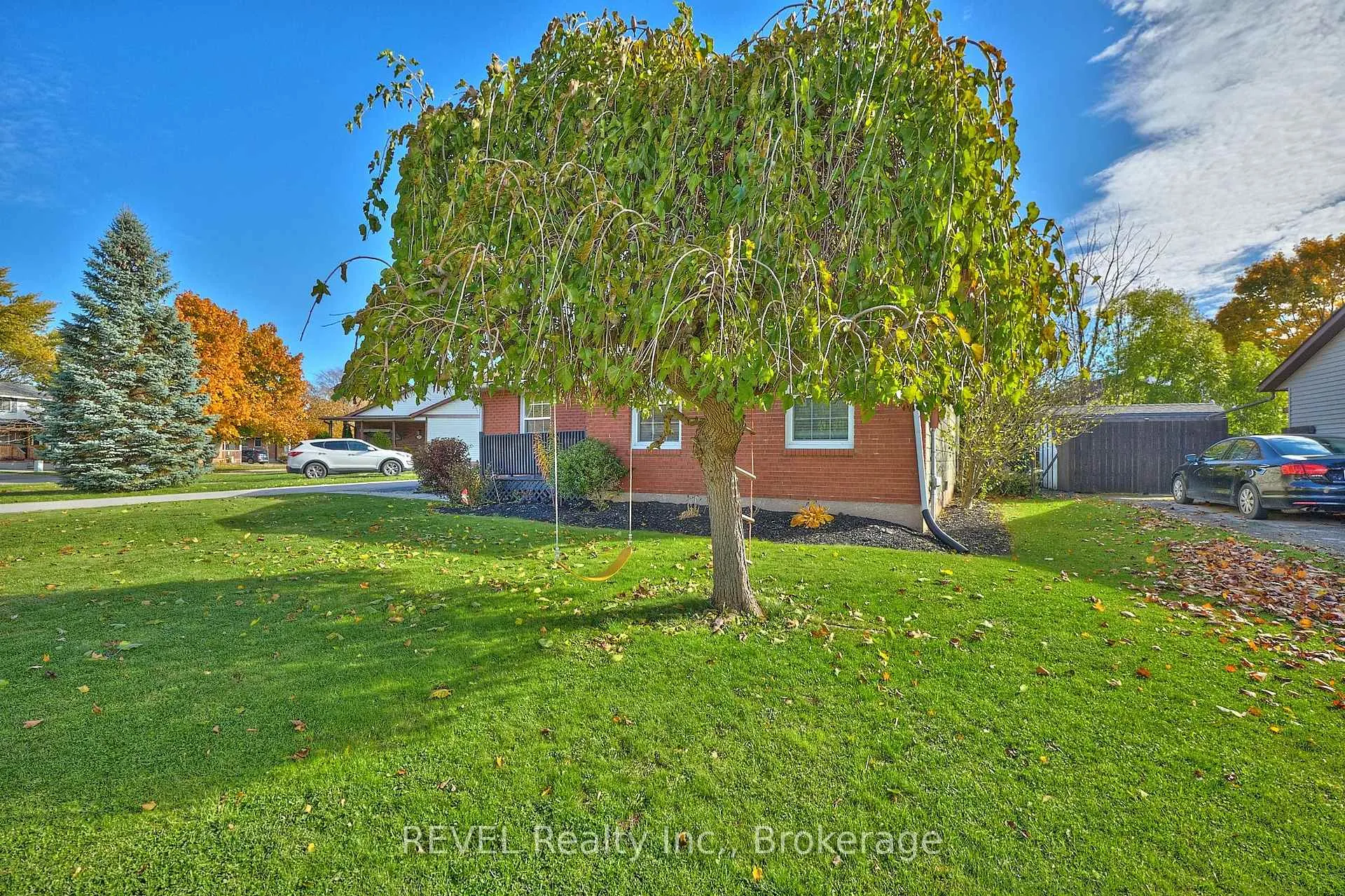 Photo 9 of 11 Newleaf Crescent, Welland, N. Welland — HOMEH