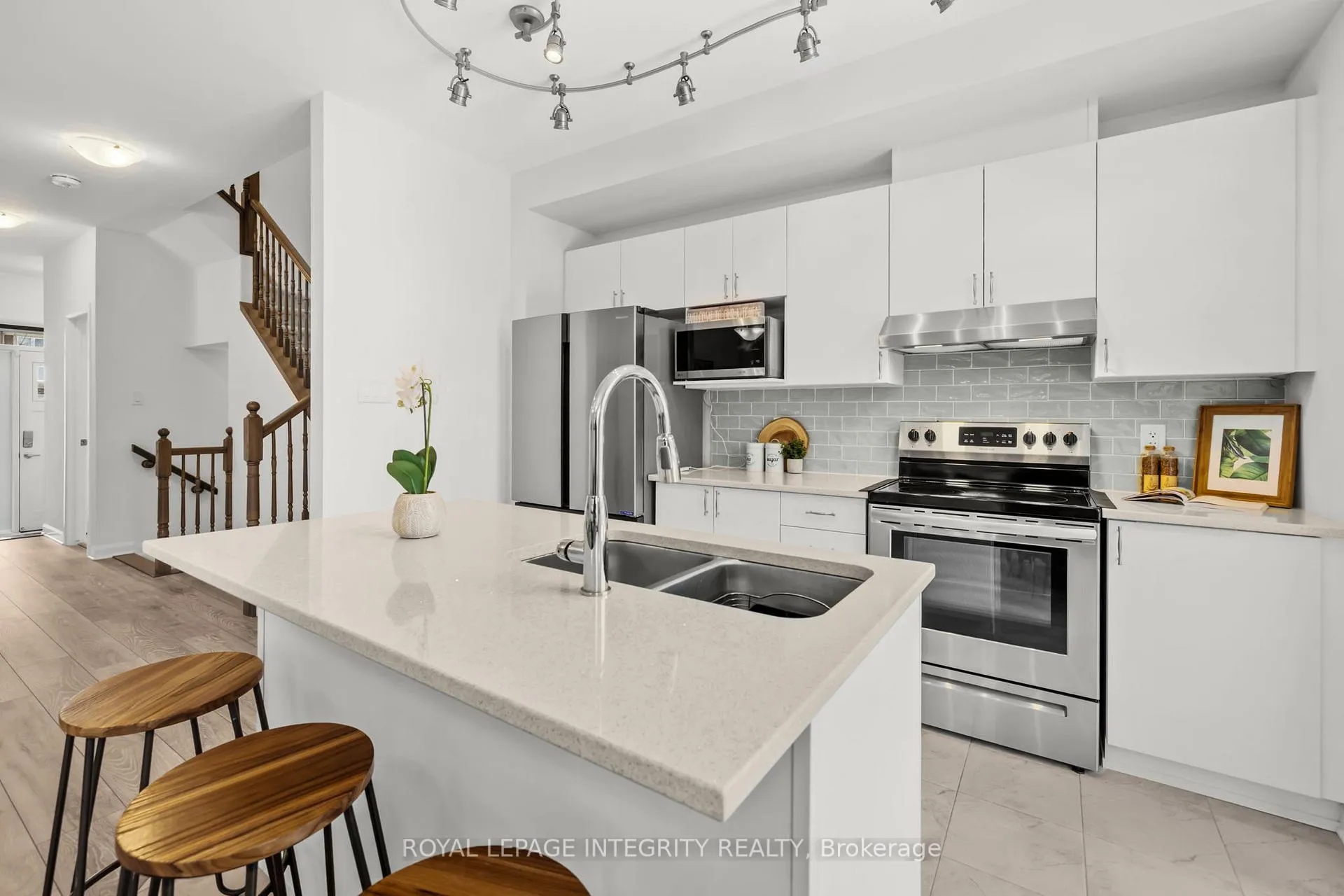 Photo 10 of 77 Gardenpost Terrace, Ottawa, Avalon West — HOMEH