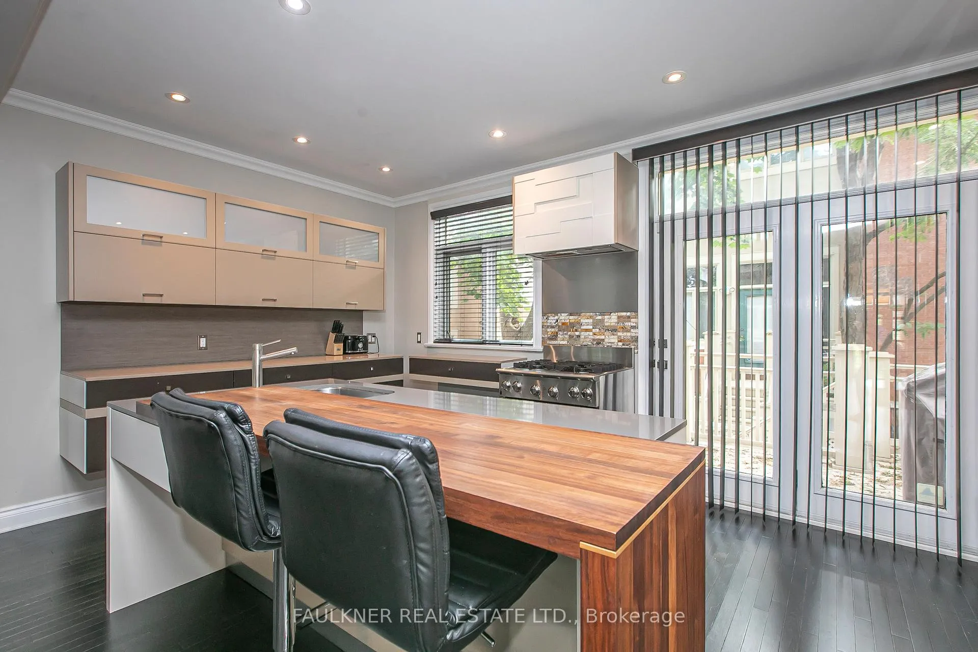 Photo 11 of 403A Echo Drive, Ottawa, Ottawa East — HOMEH