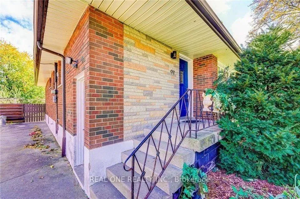 Photo 2 of Unit Upper, 99 Warren Avenue, Hamilton, Balfour — HOMEH