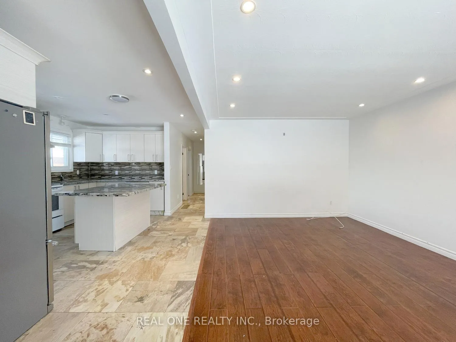 Photo 3 of Unit Upper, 99 Warren Avenue, Hamilton, Balfour — HOMEH
