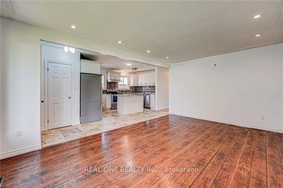 Photo 4 of Unit Upper, 99 Warren Avenue, Hamilton, Balfour — HOMEH