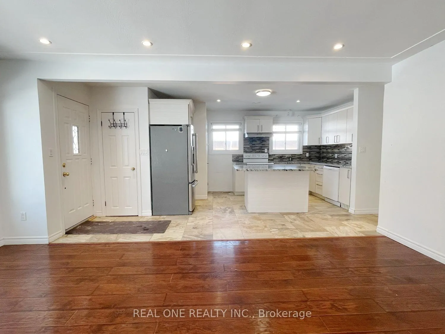 Photo 5 of Unit Upper, 99 Warren Avenue, Hamilton, Balfour — HOMEH