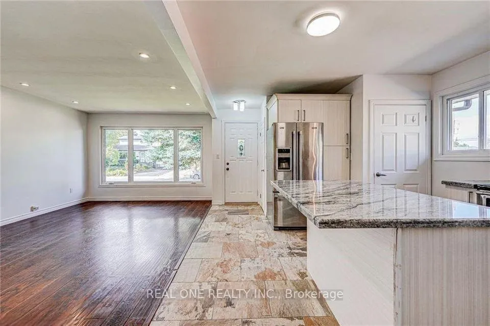Photo 9 of Unit Upper, 99 Warren Avenue, Hamilton, Balfour — HOMEH