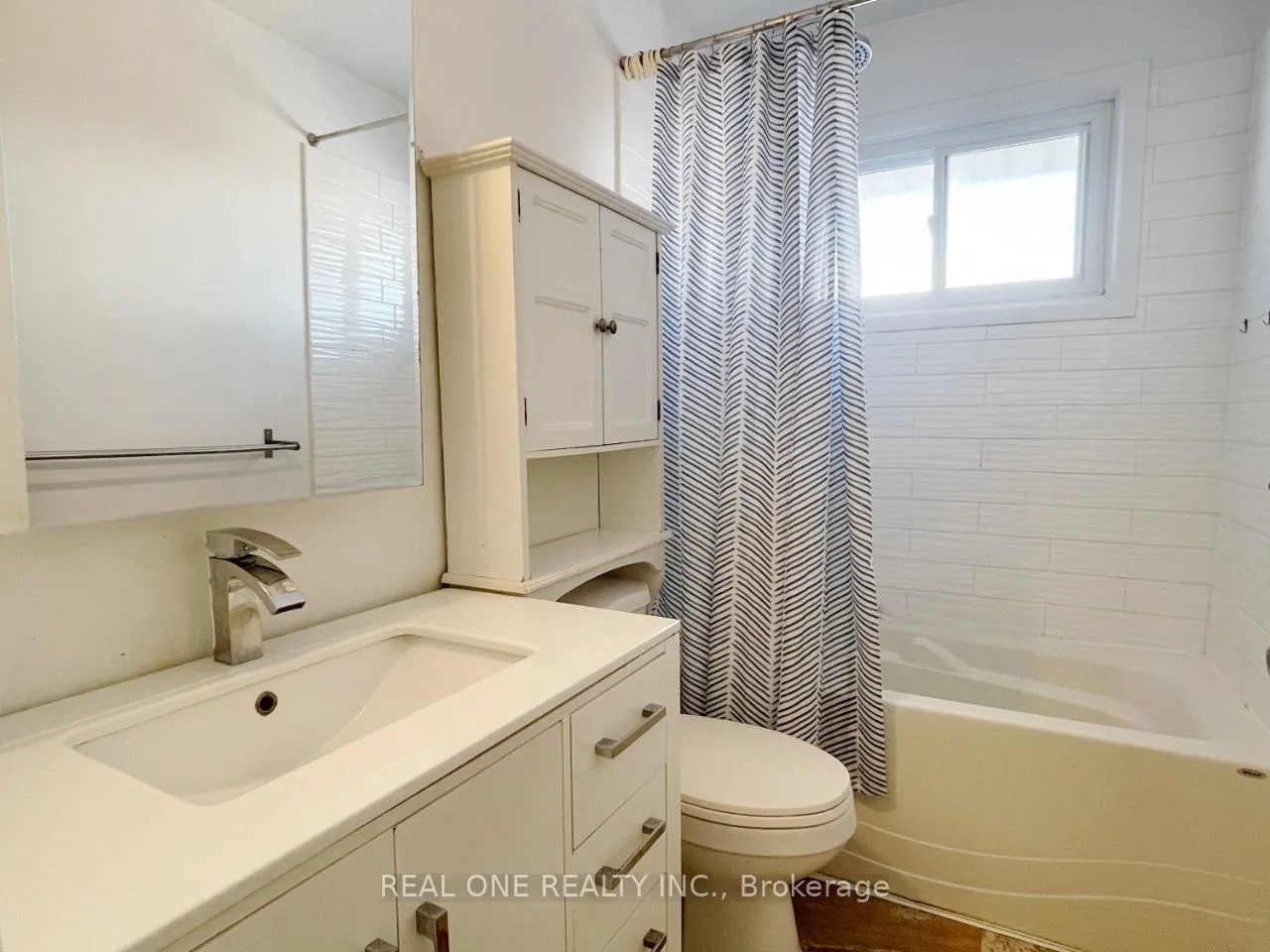 Photo 12 of Unit Upper, 99 Warren Avenue, Hamilton, Balfour — HOMEH