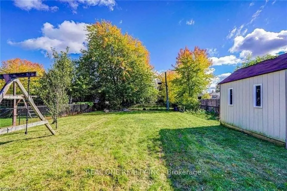 Photo 19 of Unit Upper, 99 Warren Avenue, Hamilton, Balfour — HOMEH