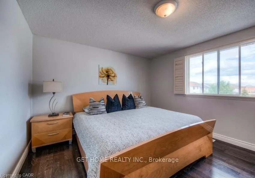 Photo 7 of 76 Isabella Street, Kitchener — HOMEH