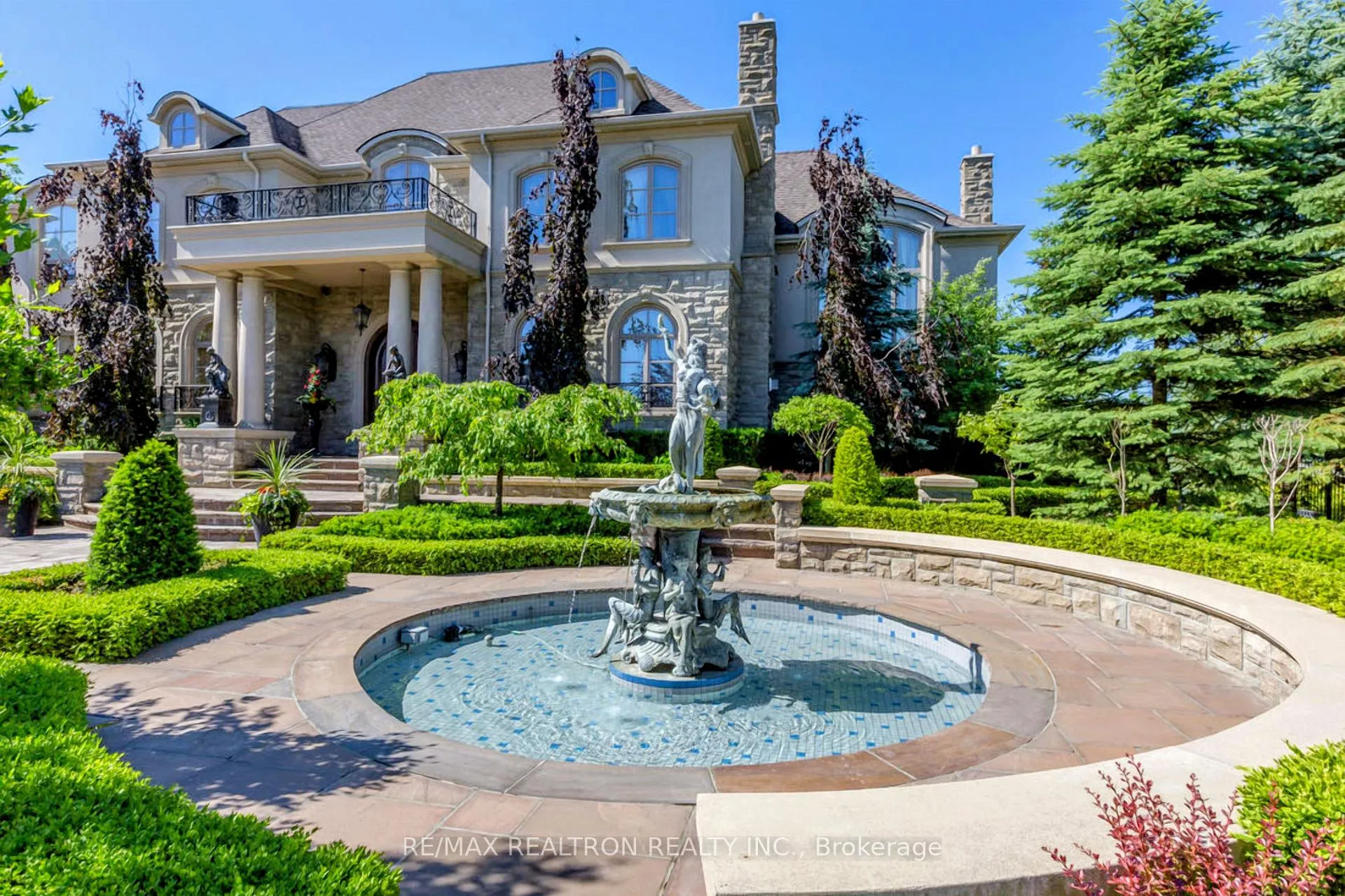 Photo 4 of 30 Nightfall Court, Vaughan, Kleinburg — HOMEH