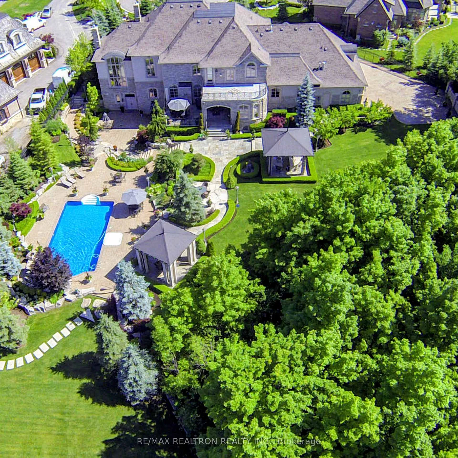 Photo 5 of 30 Nightfall Court, Vaughan, Kleinburg — HOMEH