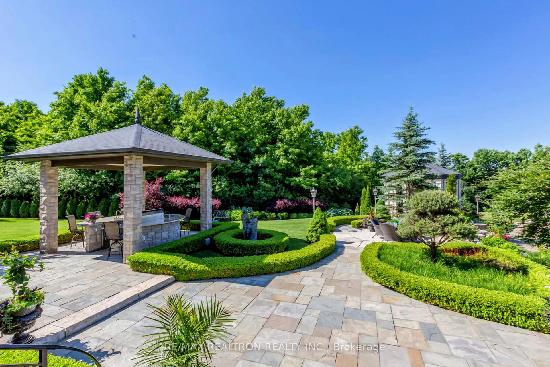 Photo 6 of 30 Nightfall Court, Vaughan, Kleinburg — HOMEH