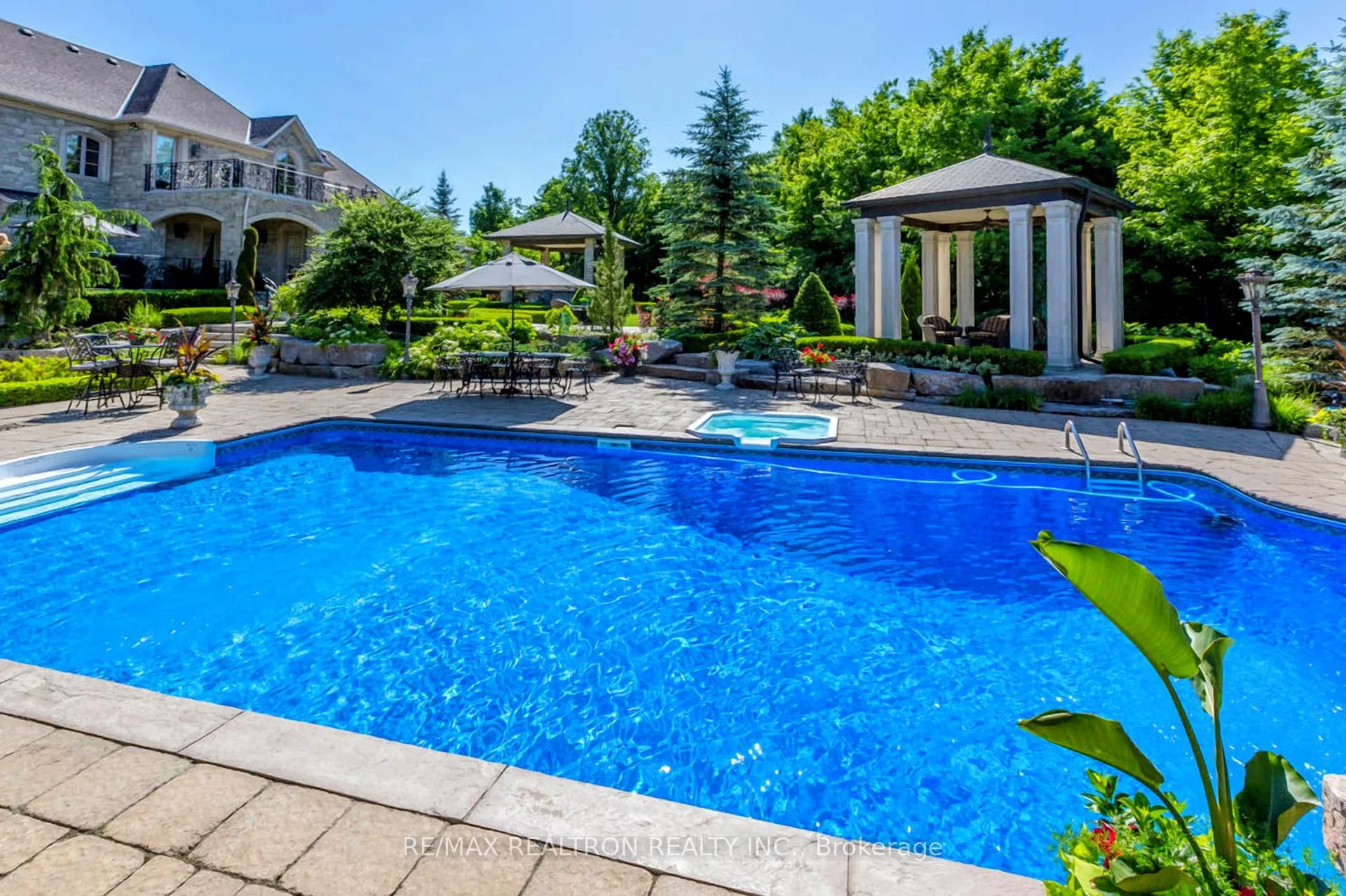 Photo 7 of 30 Nightfall Court, Vaughan, Kleinburg — HOMEH