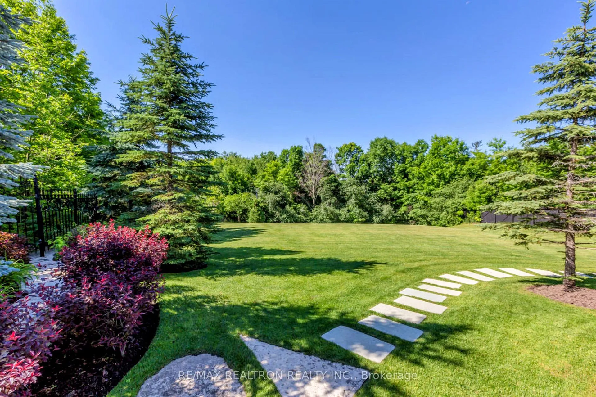 Photo 8 of 30 Nightfall Court, Vaughan, Kleinburg — HOMEH