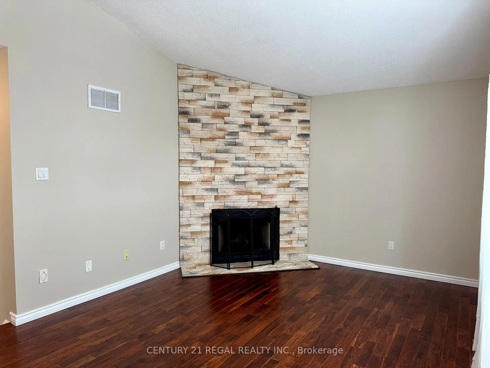 Photo 6 of 1901 Pine Grove Avenue, Pickering, Highbush — HOMEH