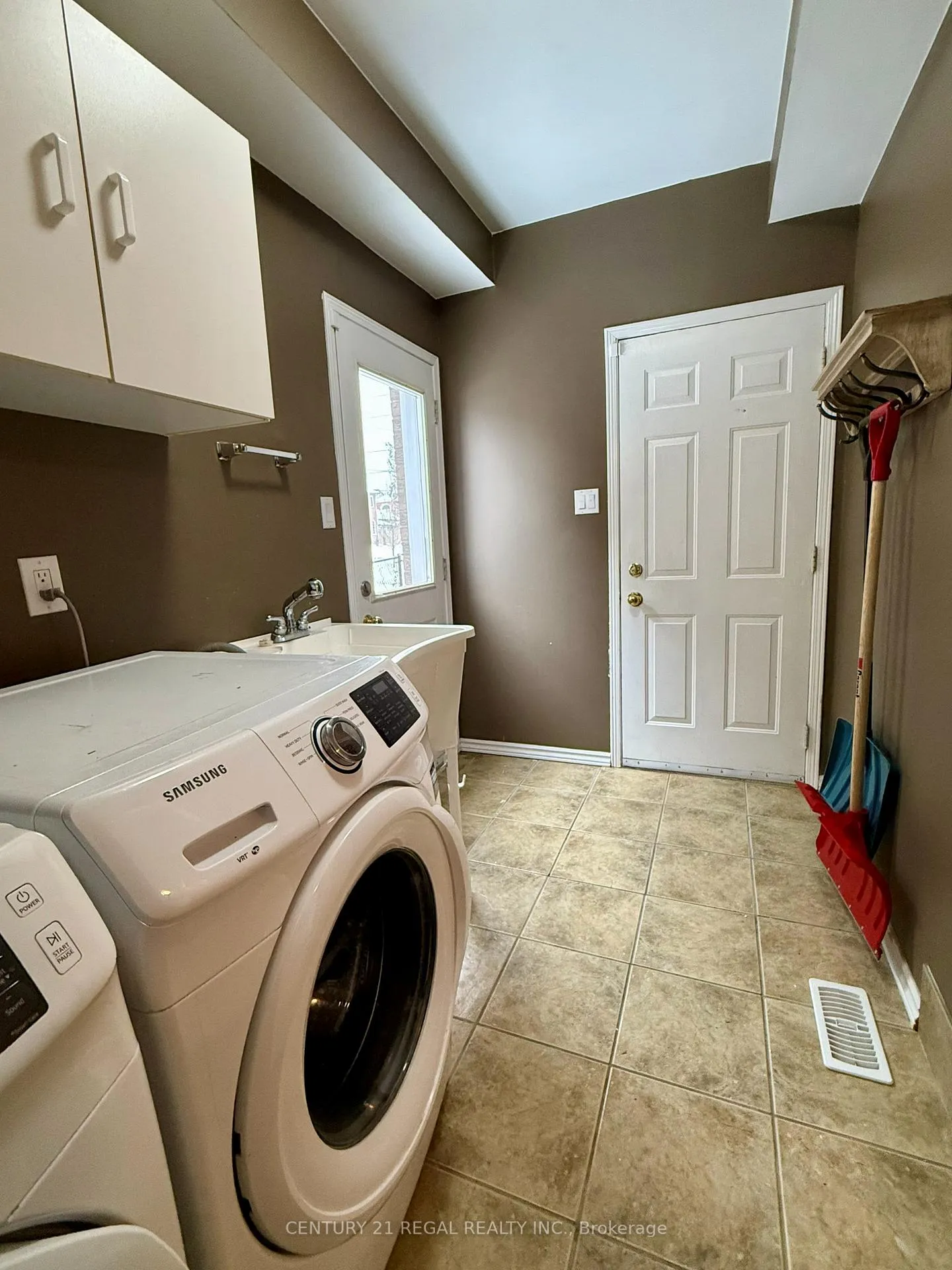 Photo 23 of 1901 Pine Grove Avenue, Pickering, Highbush — HOMEH