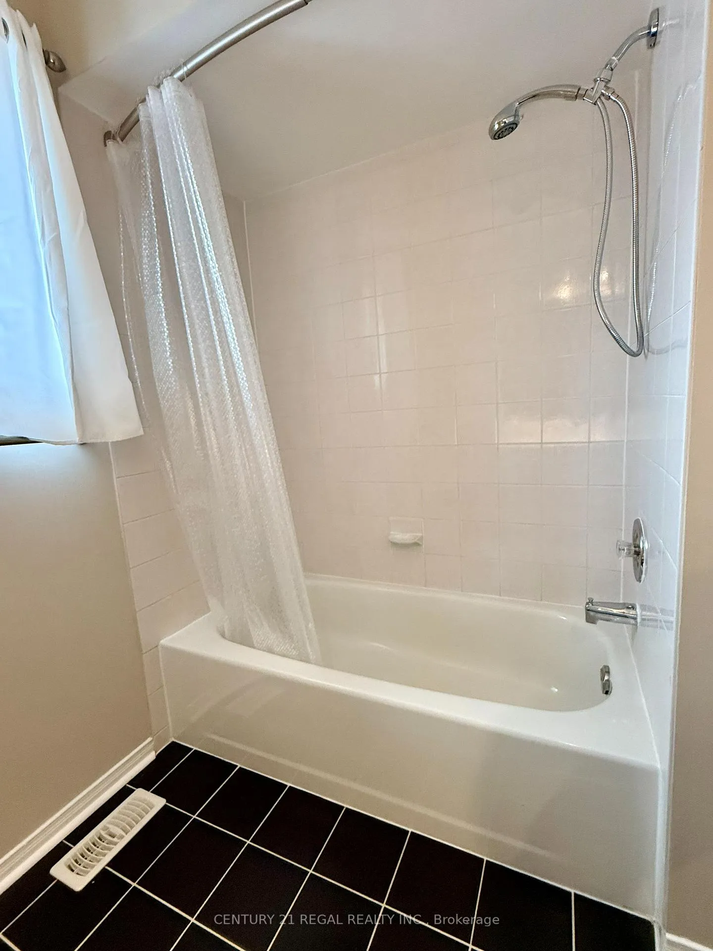 Photo 29 of 1901 Pine Grove Avenue, Pickering, Highbush — HOMEH