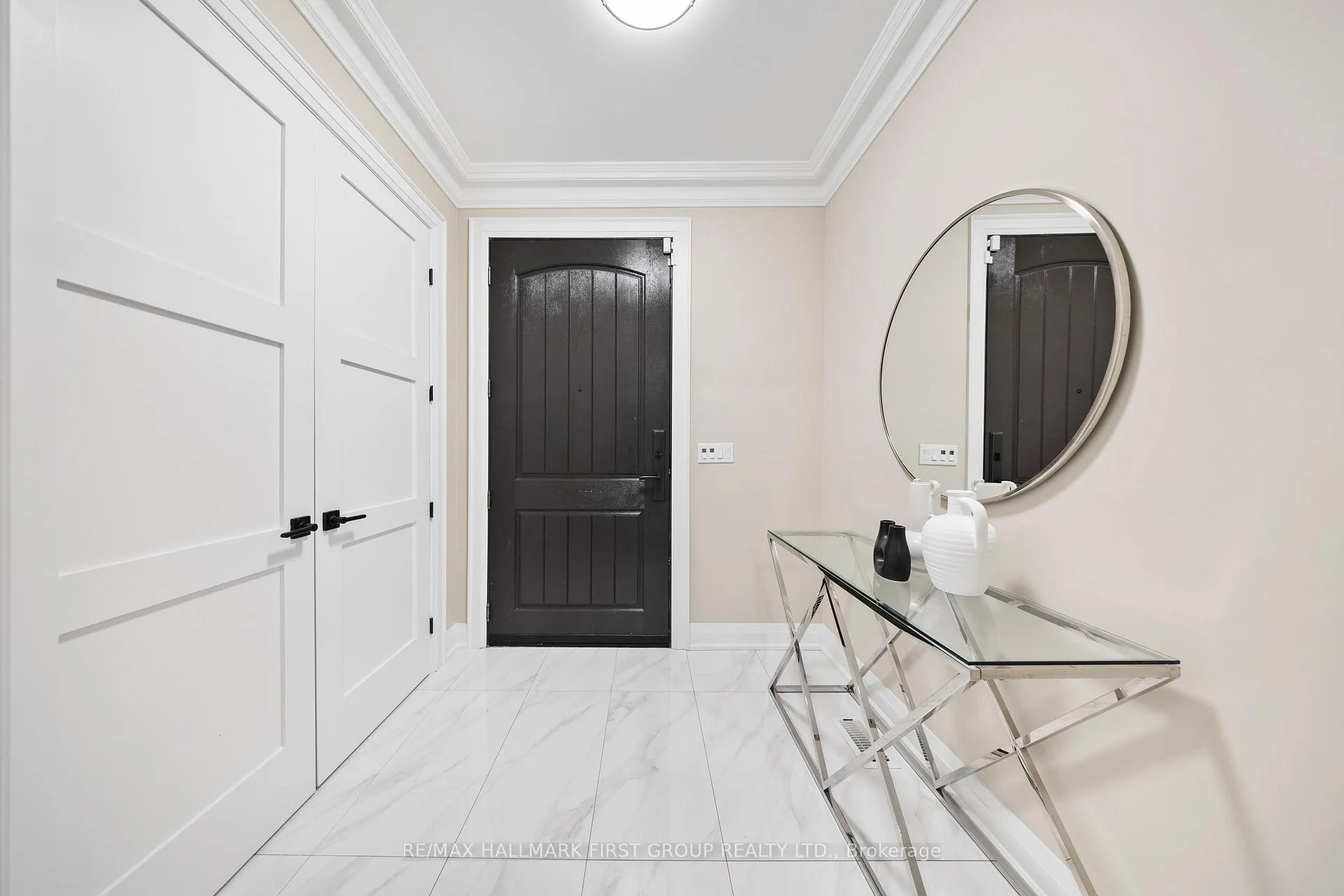 Photo 2 of 732 Hillview Crescent, Pickering, West Shore — HOMEH